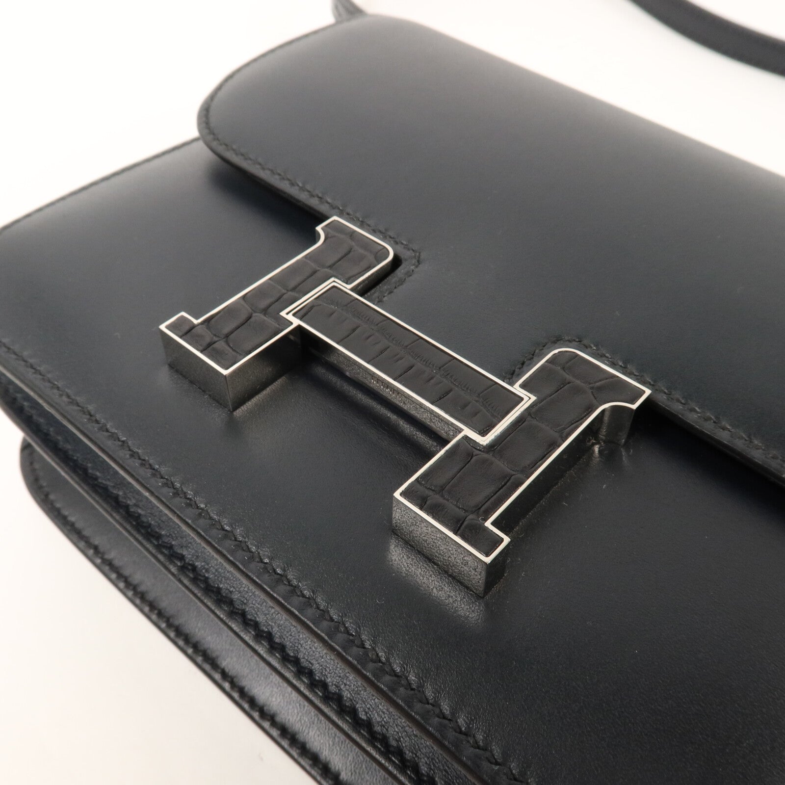 HERMES Monsieur皮革/鱷魚皮革Constance Mini肩背袋Bleu de minuit/Noir