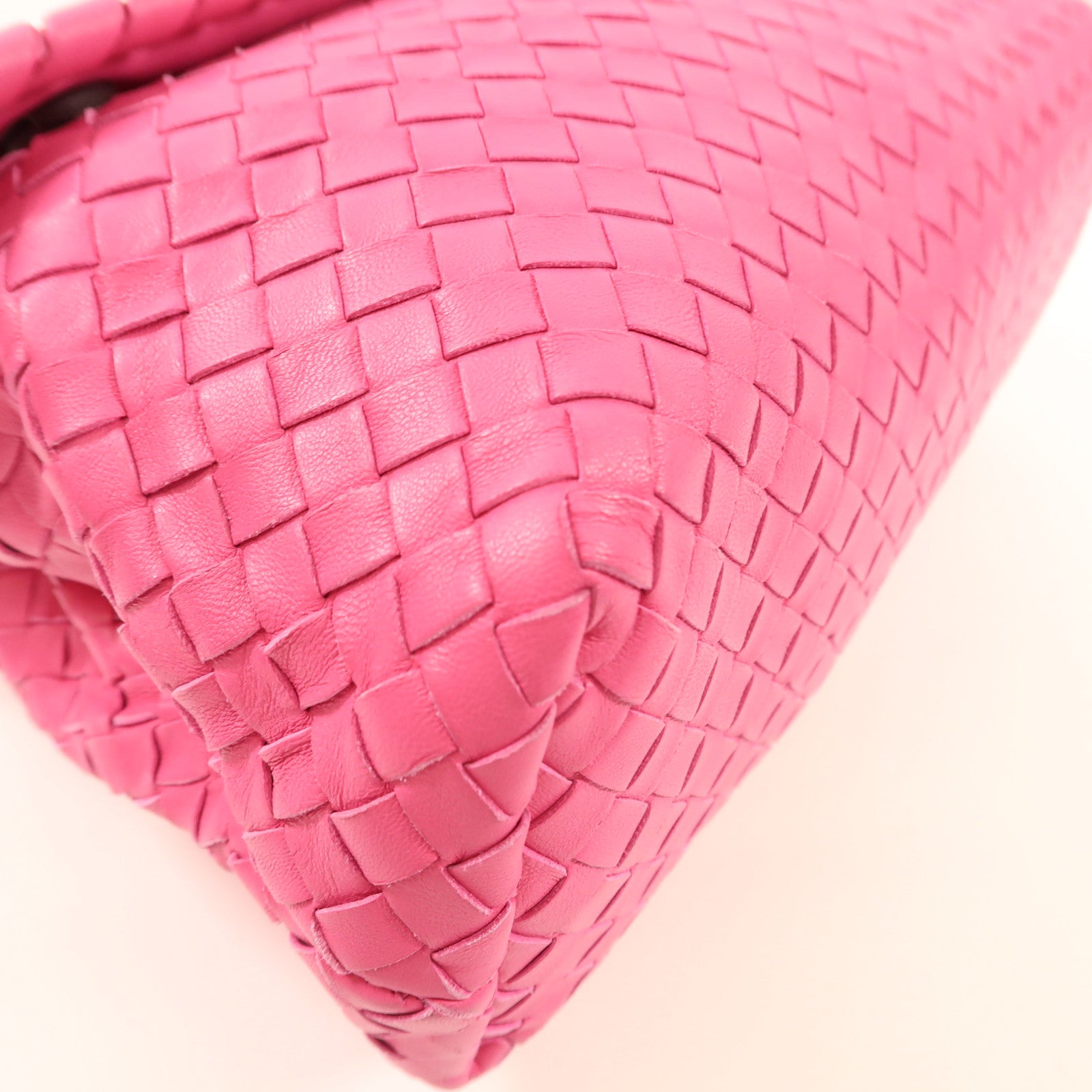 BOTTEGA VENETA 牛皮皮革Olimpia Medium黑扣鏈帶肩背袋