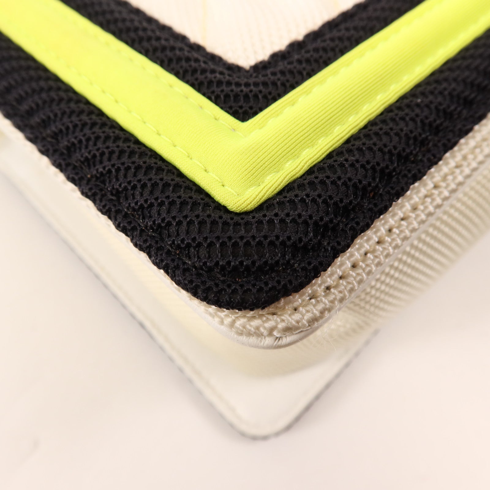 CHANEL 帆布Boy 25銀扣肩背袋