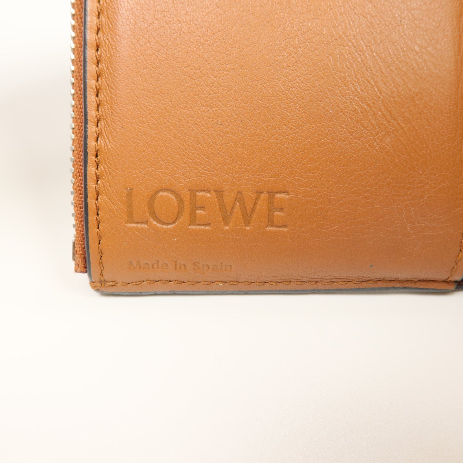 LOEWE 牛皮皮革Wallet銀扣錢包