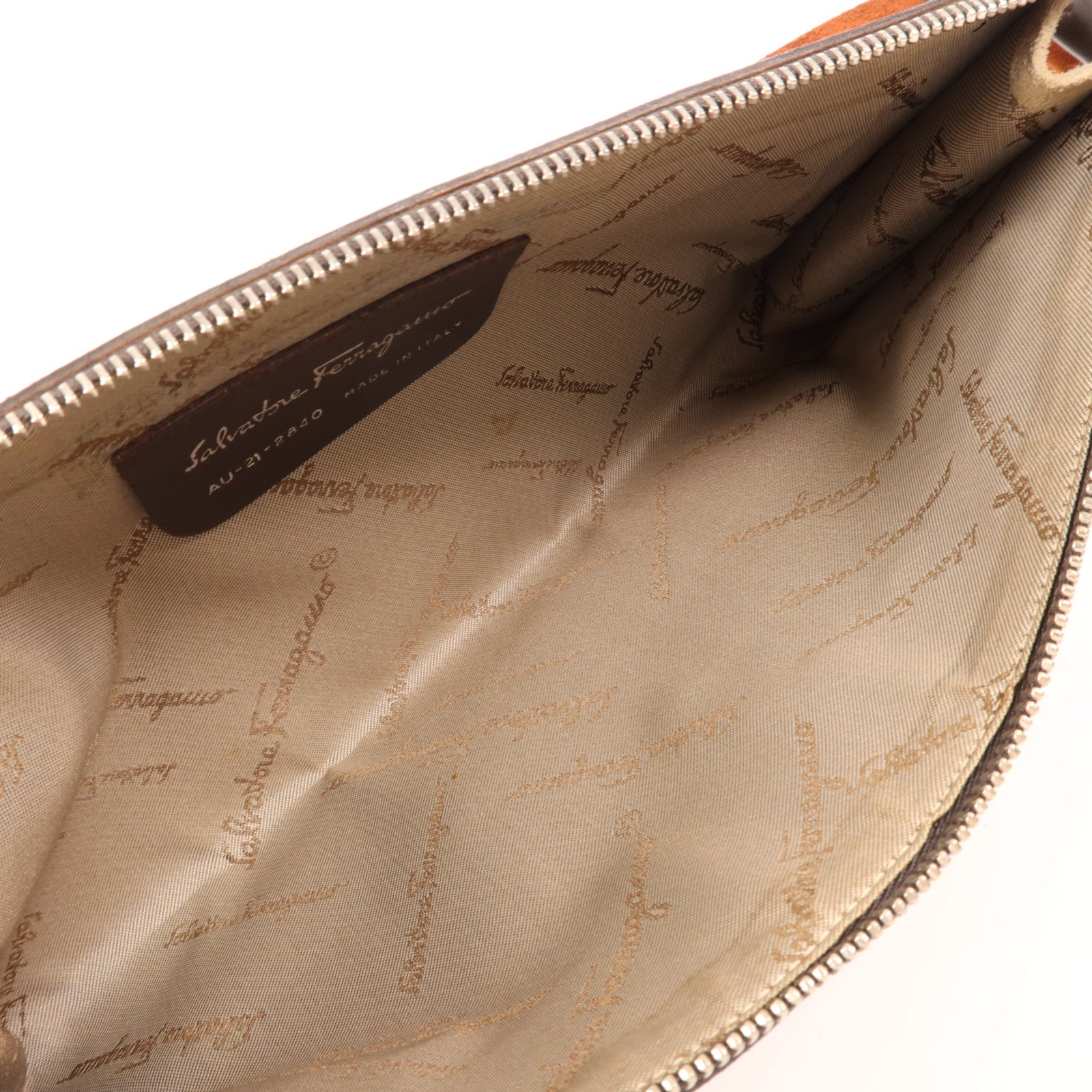 Salvatore Ferragamo 麂皮皮革Clutch Bag銀扣肩背袋