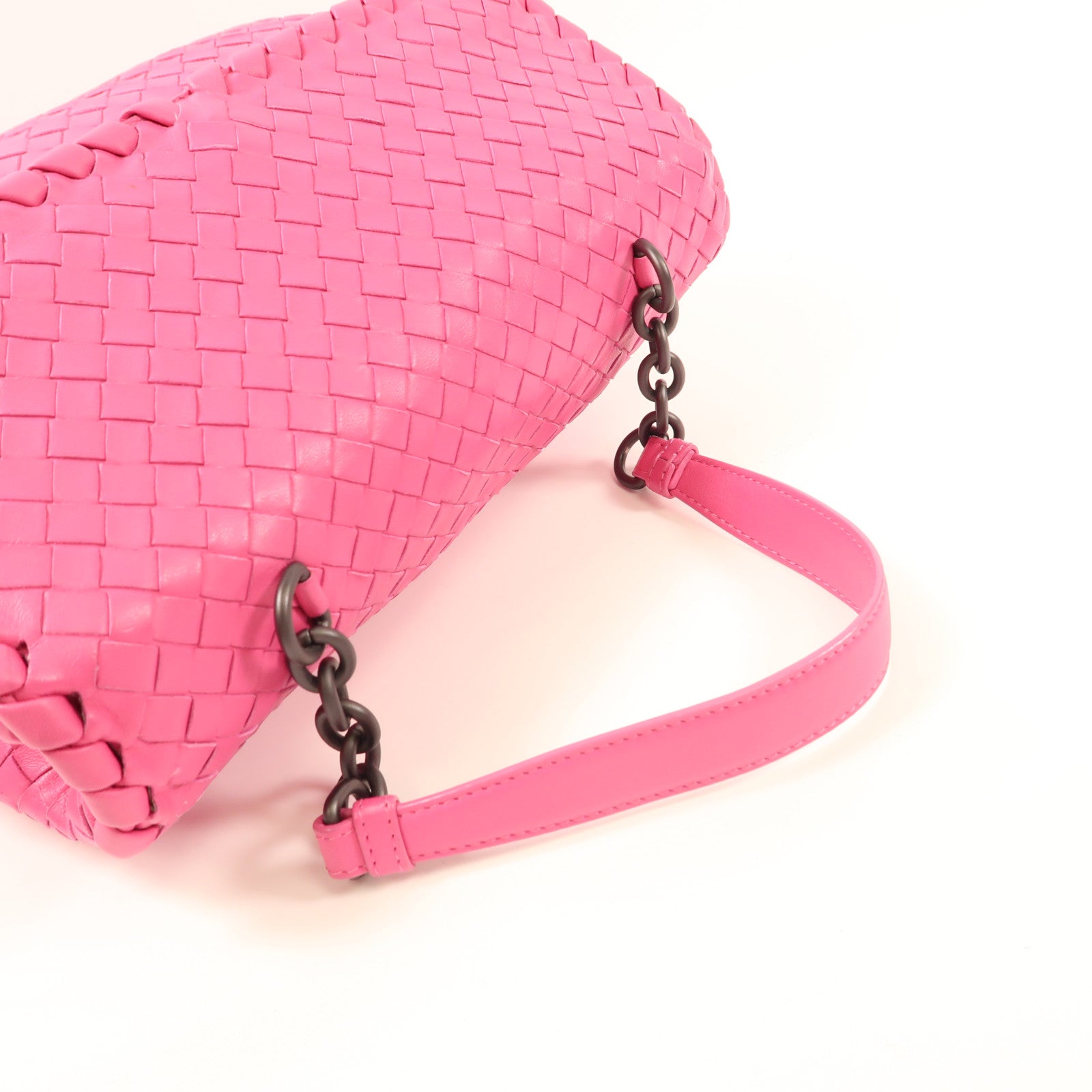 BOTTEGA VENETA 牛皮皮革Olimpia Medium黑扣鏈帶肩背袋