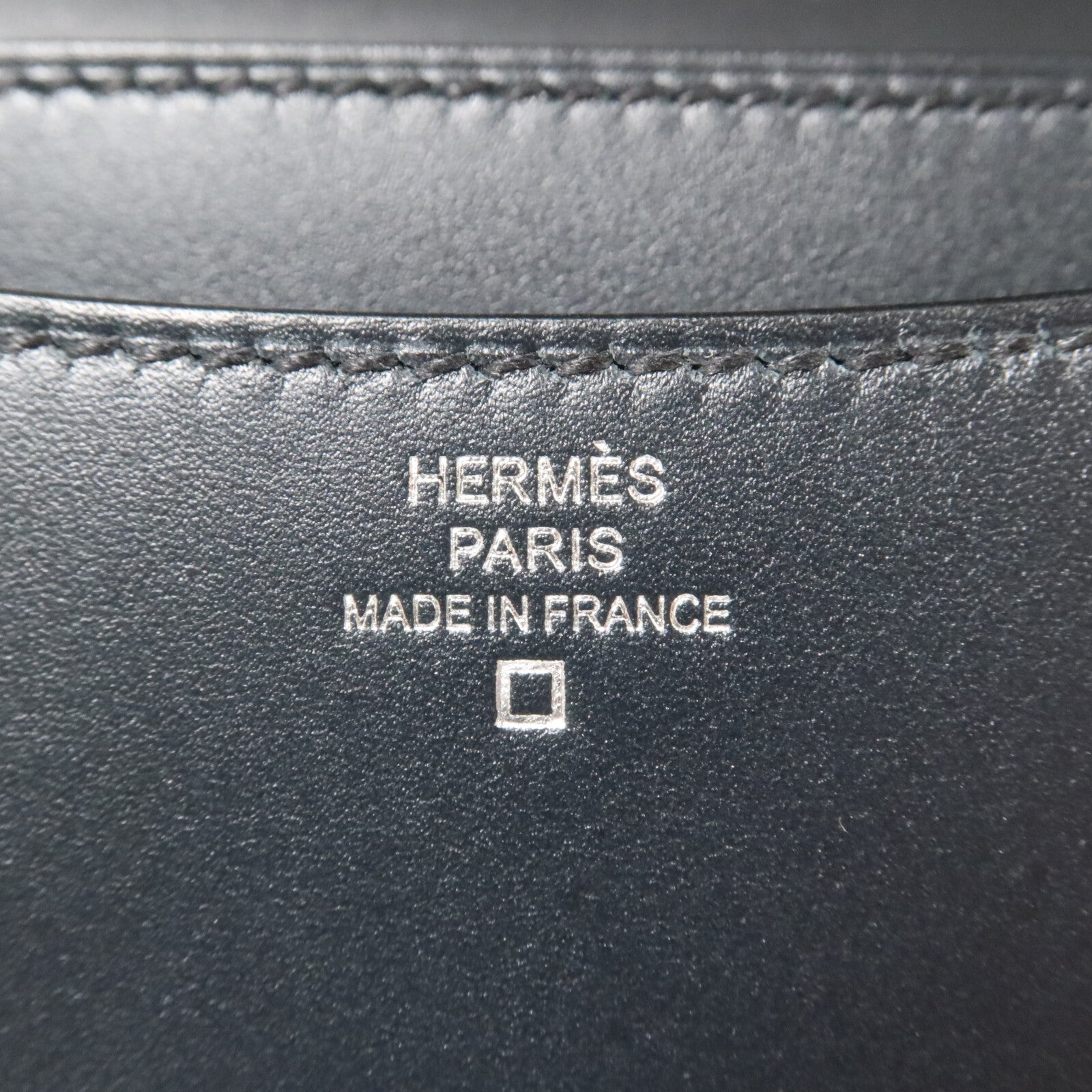 HERMES Monsieur皮革/鱷魚皮革Constance Mini肩背袋Bleu de minuit/Noir