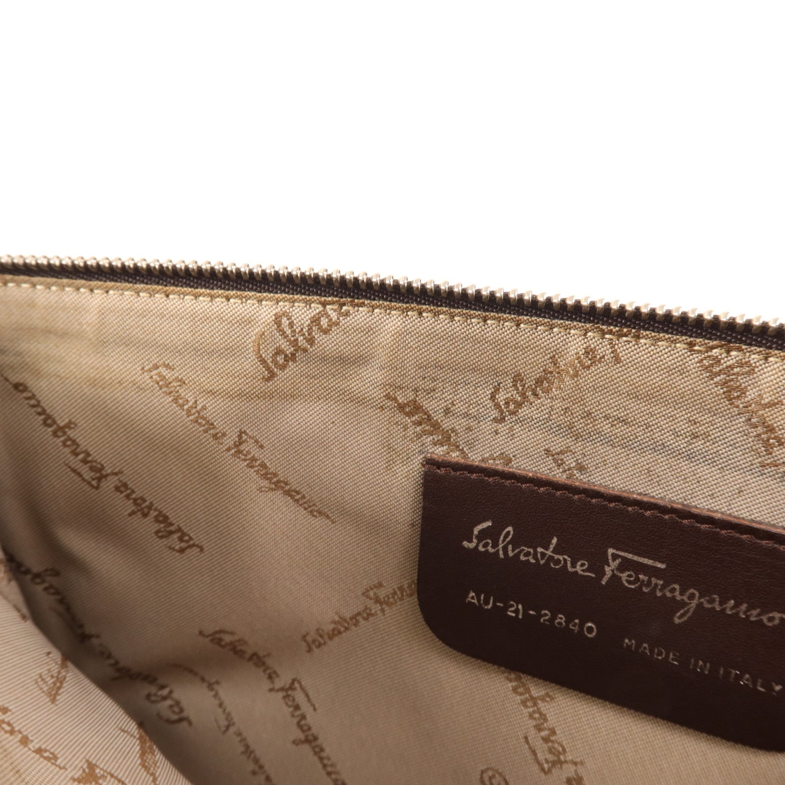 Salvatore Ferragamo 麂皮皮革Clutch Bag銀扣肩背袋