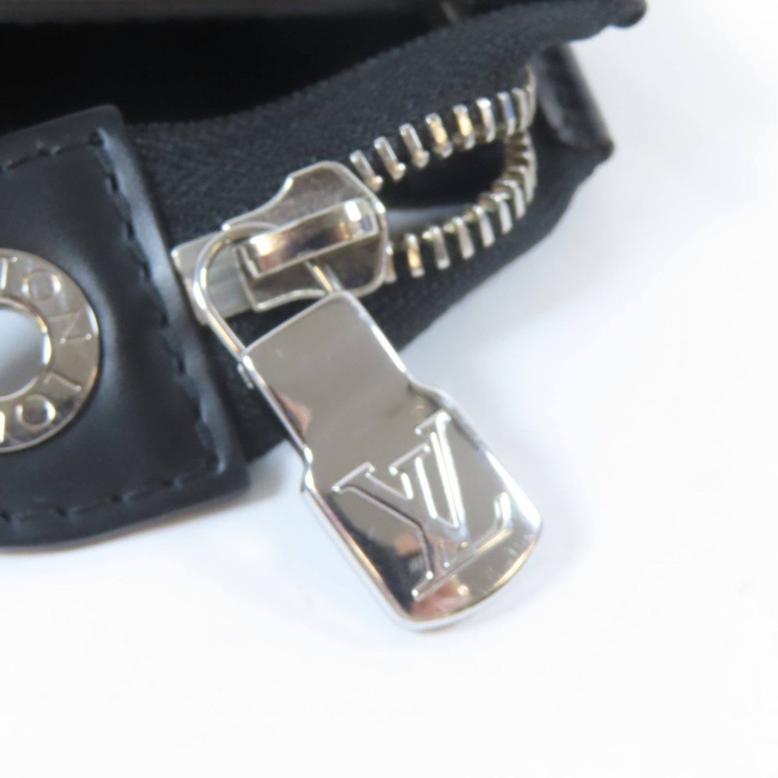 LOUIS VUITTON Damier Graphite Pochette Voyage銀扣手拿包黑色