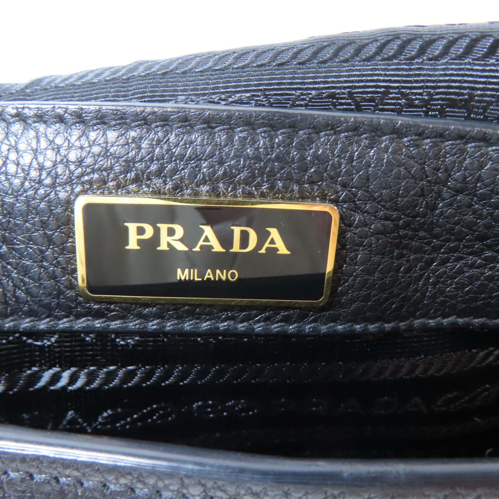 PRADA 牛皮皮革Shoulder Bag金扣肩背袋黑色
