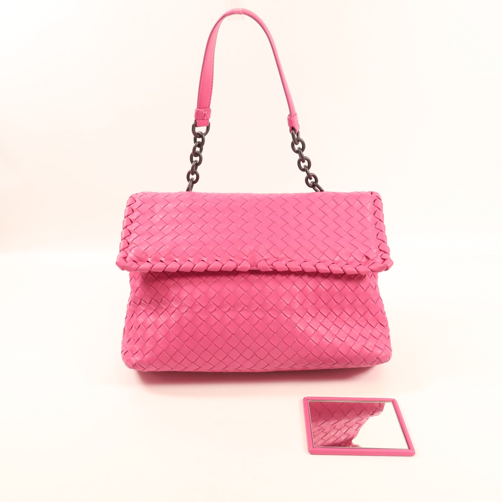 BOTTEGA VENETA 牛皮皮革Olimpia Medium黑扣鏈帶肩背袋