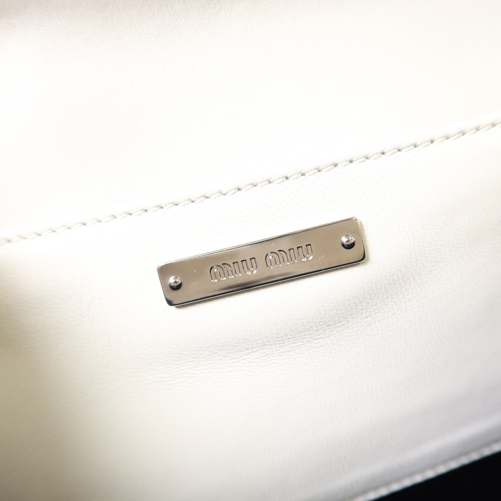 Miu Miu 羊皮皮革Shoulder Bag銀扣鏈帶肩背袋白色