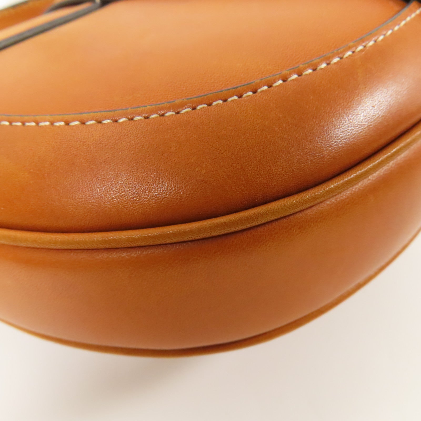 CELINE 牛皮皮革Besace 金扣肩背袋