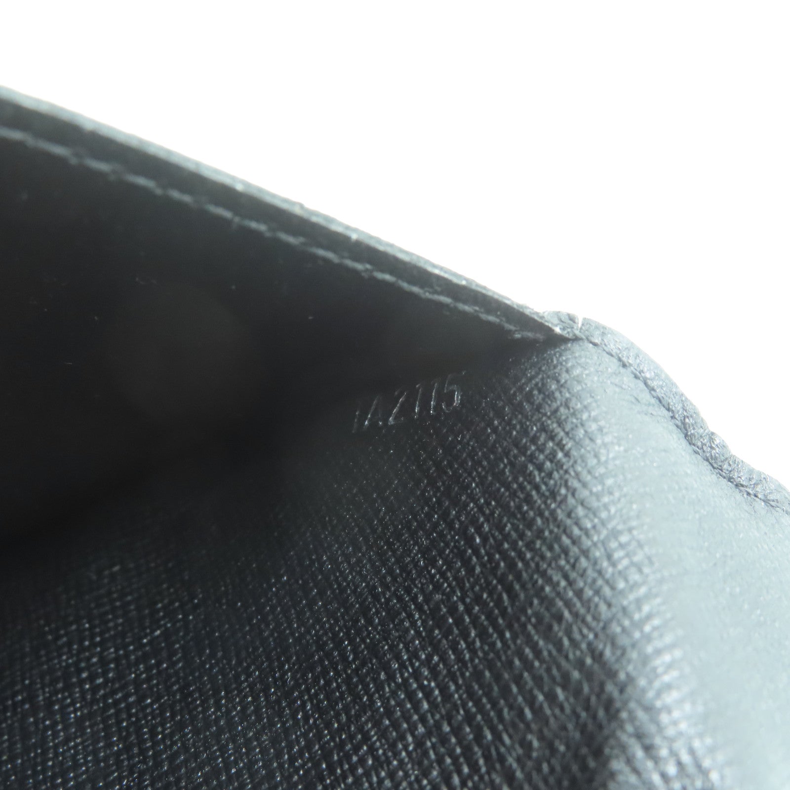 LOUIS VUITTON 【激減優惠】Taiga Brazza Wallet銀扣長錢包黑色