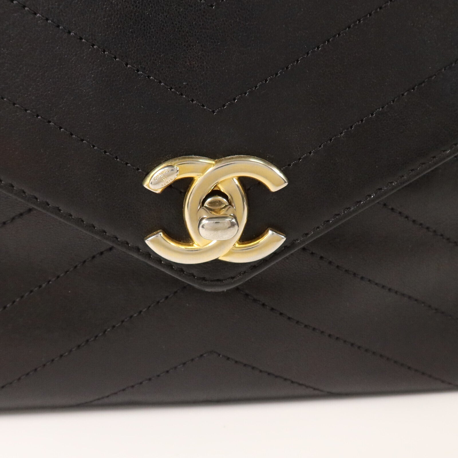 CHANEL 牛皮皮革Chain Shoulder金扣鏈帶肩背袋