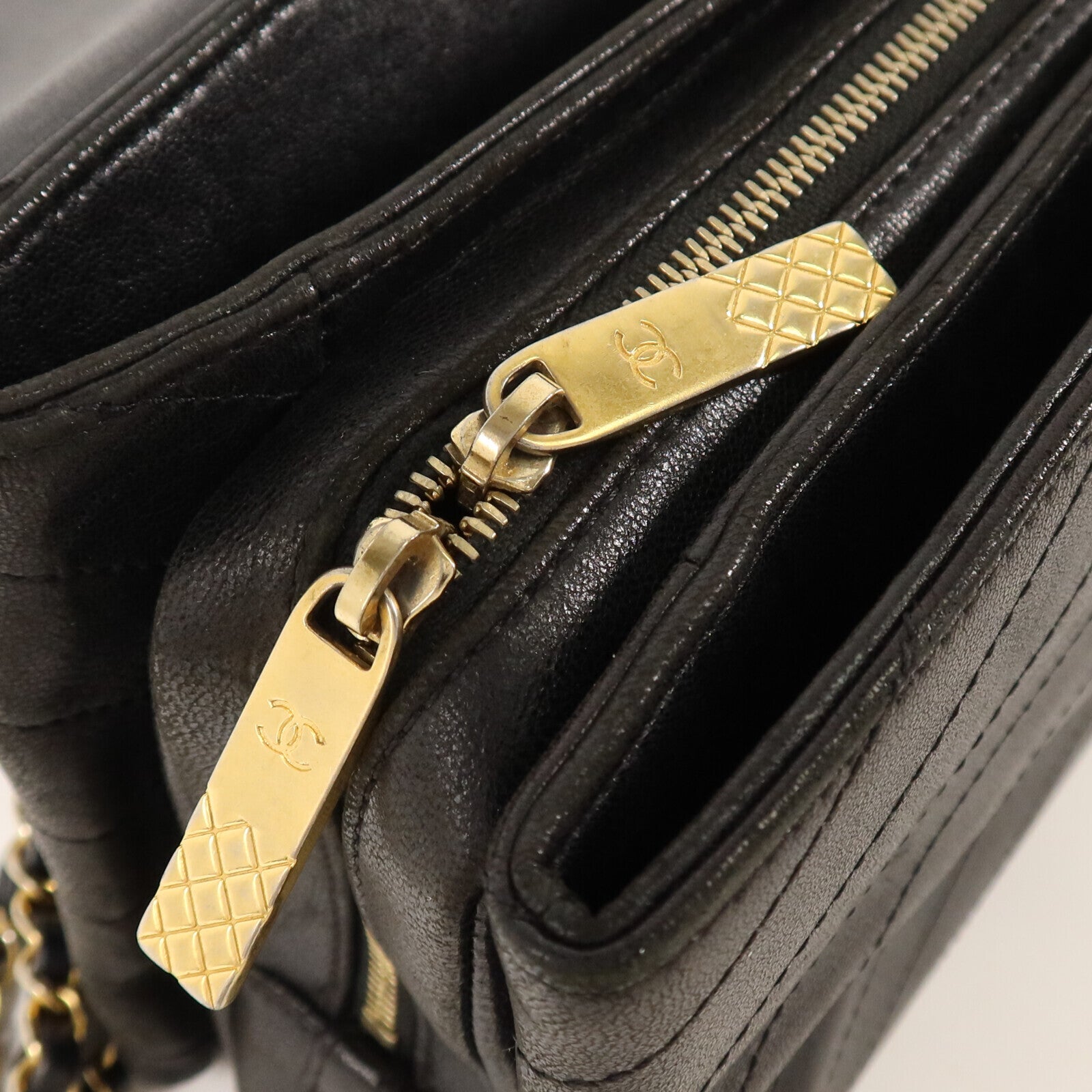 CHANEL 牛皮皮革Chain Shoulder金扣鏈帶肩背袋