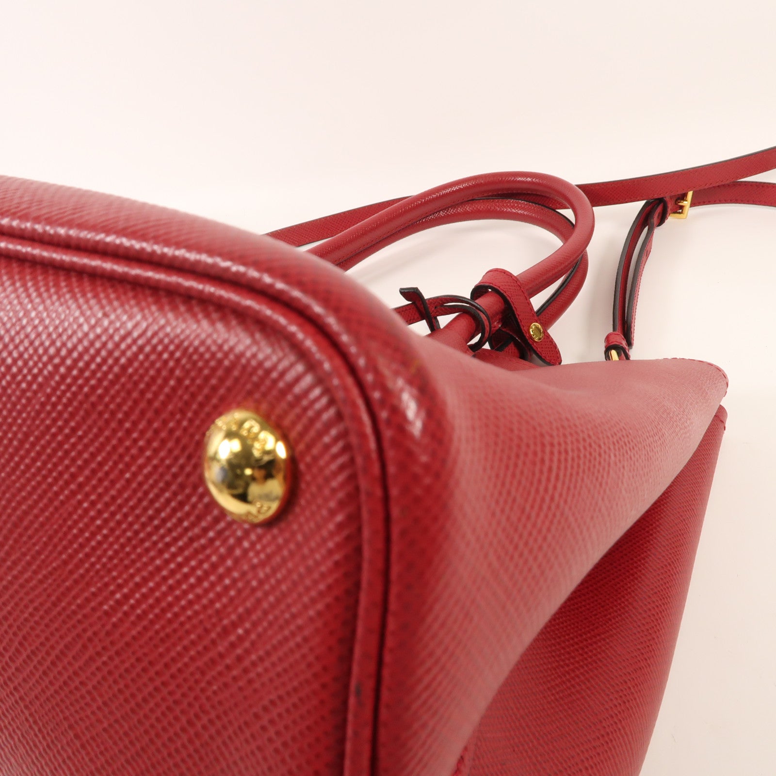 PRADA Saffiano皮革金扣手挽肩背兩用袋