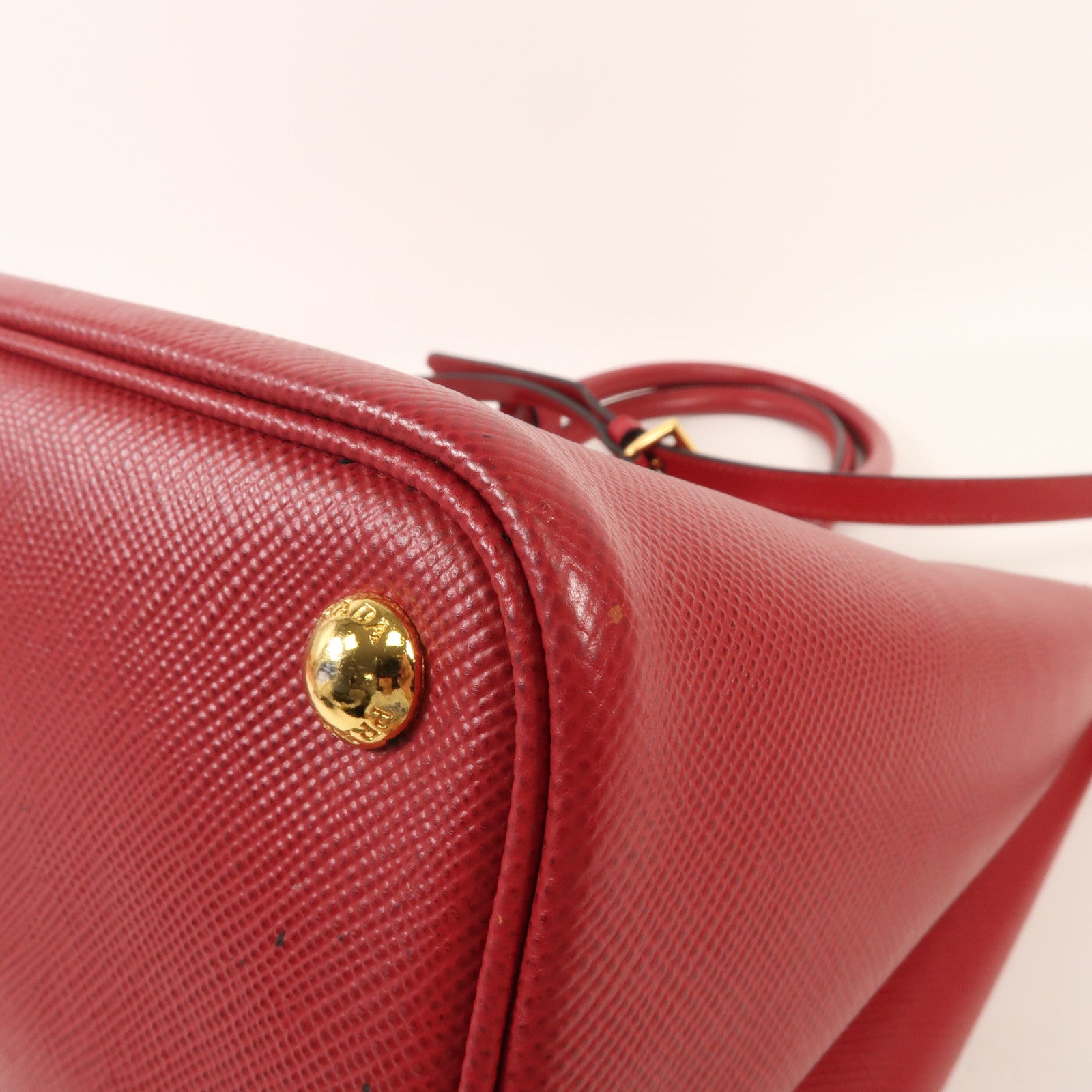 PRADA Saffiano皮革金扣手挽肩背兩用袋