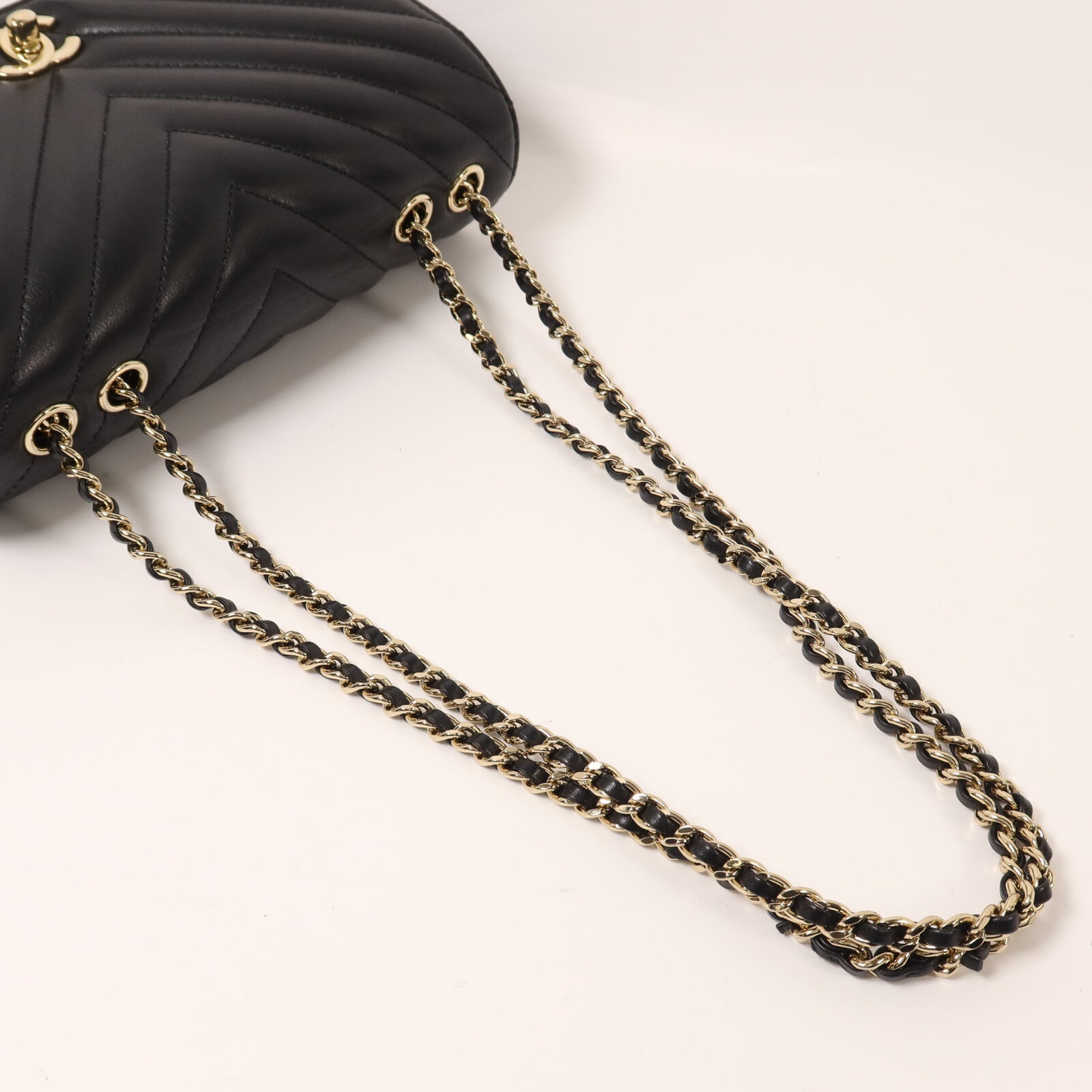 CHANEL 牛皮皮革Chain Shoulder金扣鏈帶肩背袋