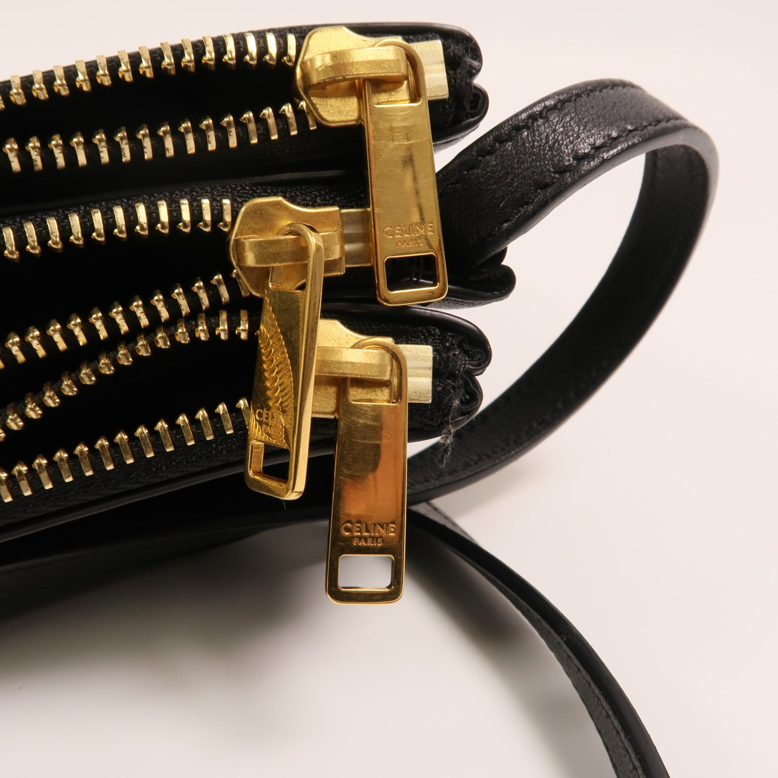 CELINE 牛皮皮革Trio金扣肩背袋