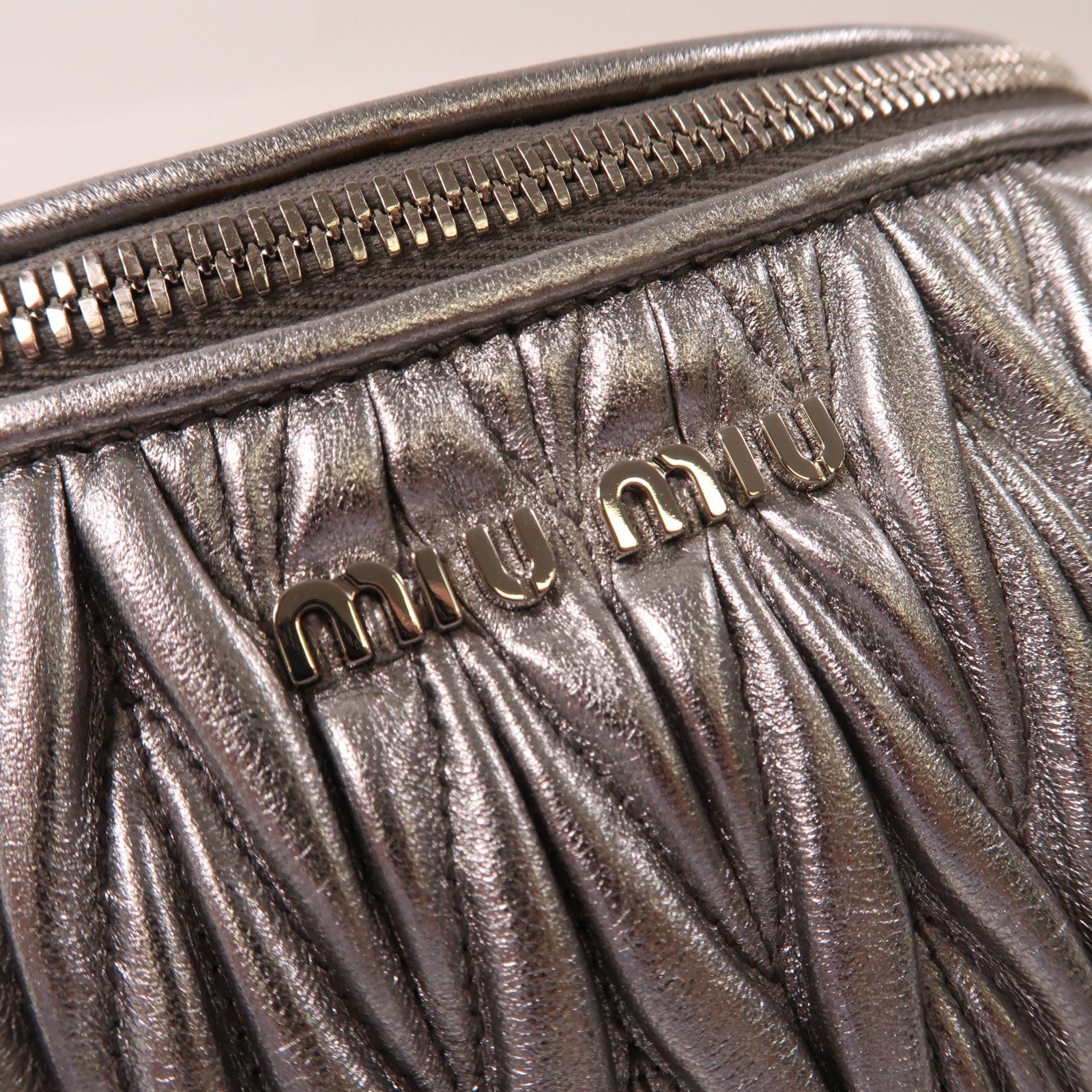 Miu Miu 牛皮皮革Waist Bag銀扣鏈帶肩背袋銀色