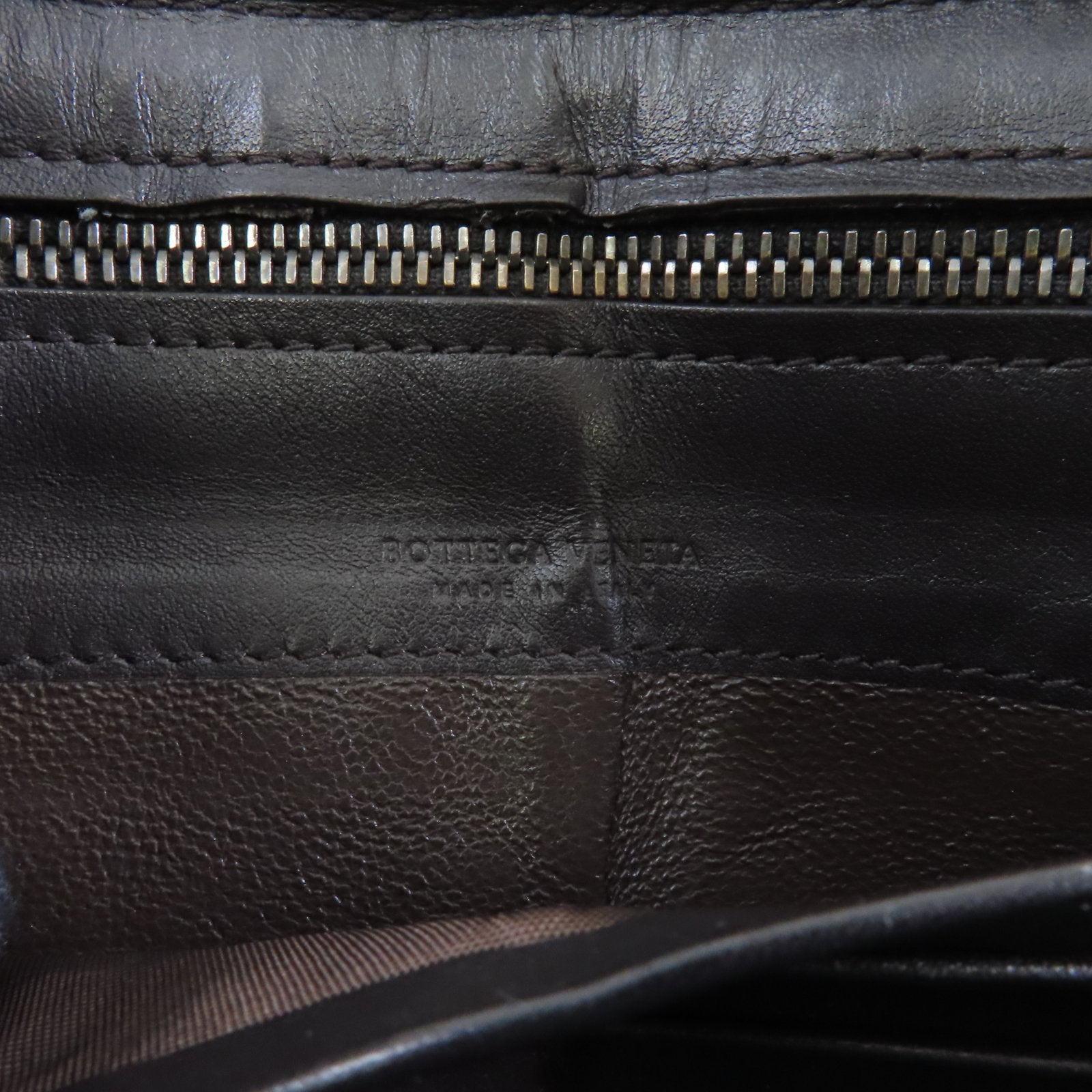BOTTEGA VENETA 織紋牛皮皮革Zipper Wallet金扣長錢包黑色