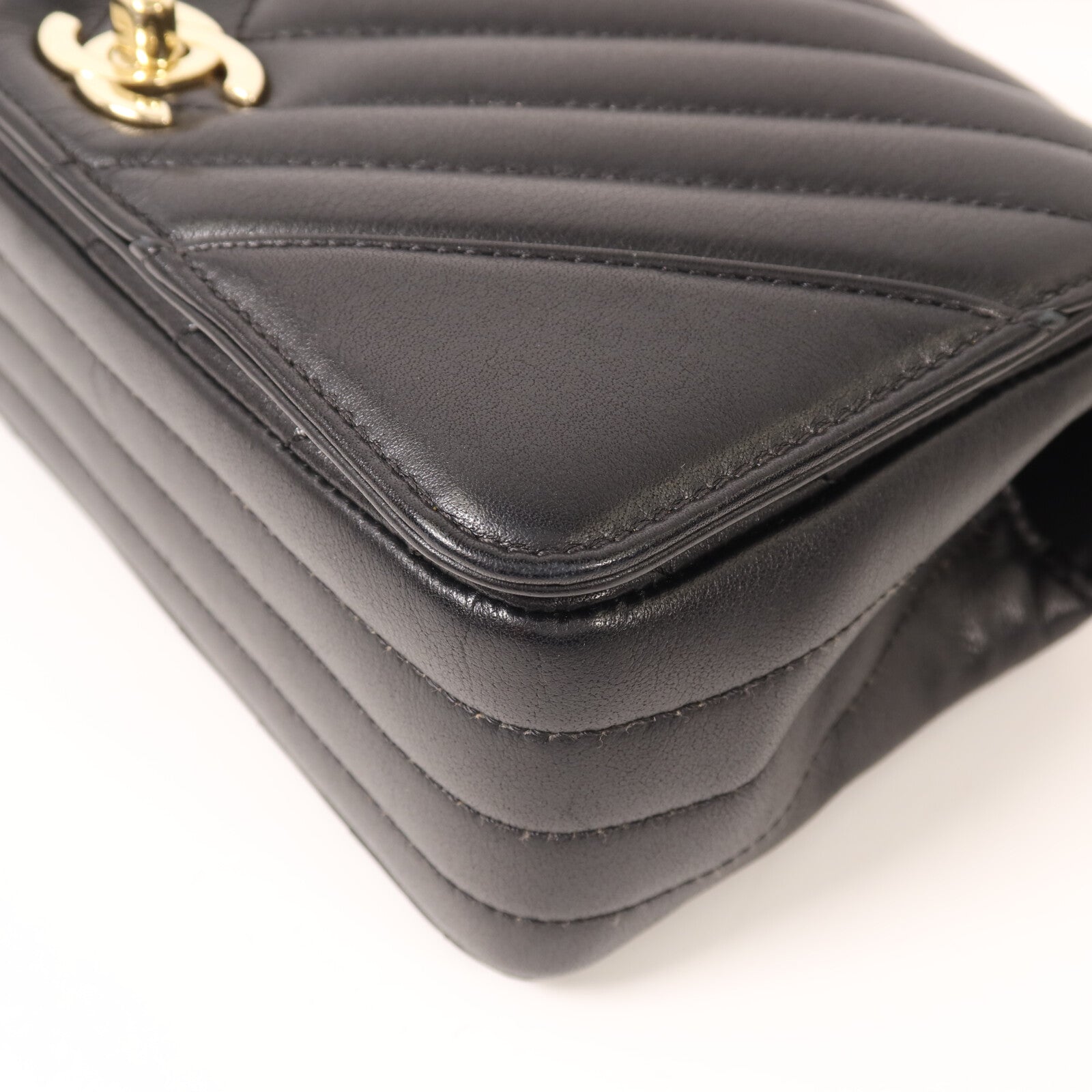 CHANEL 牛皮皮革Chain Shoulder金扣鏈帶肩背袋