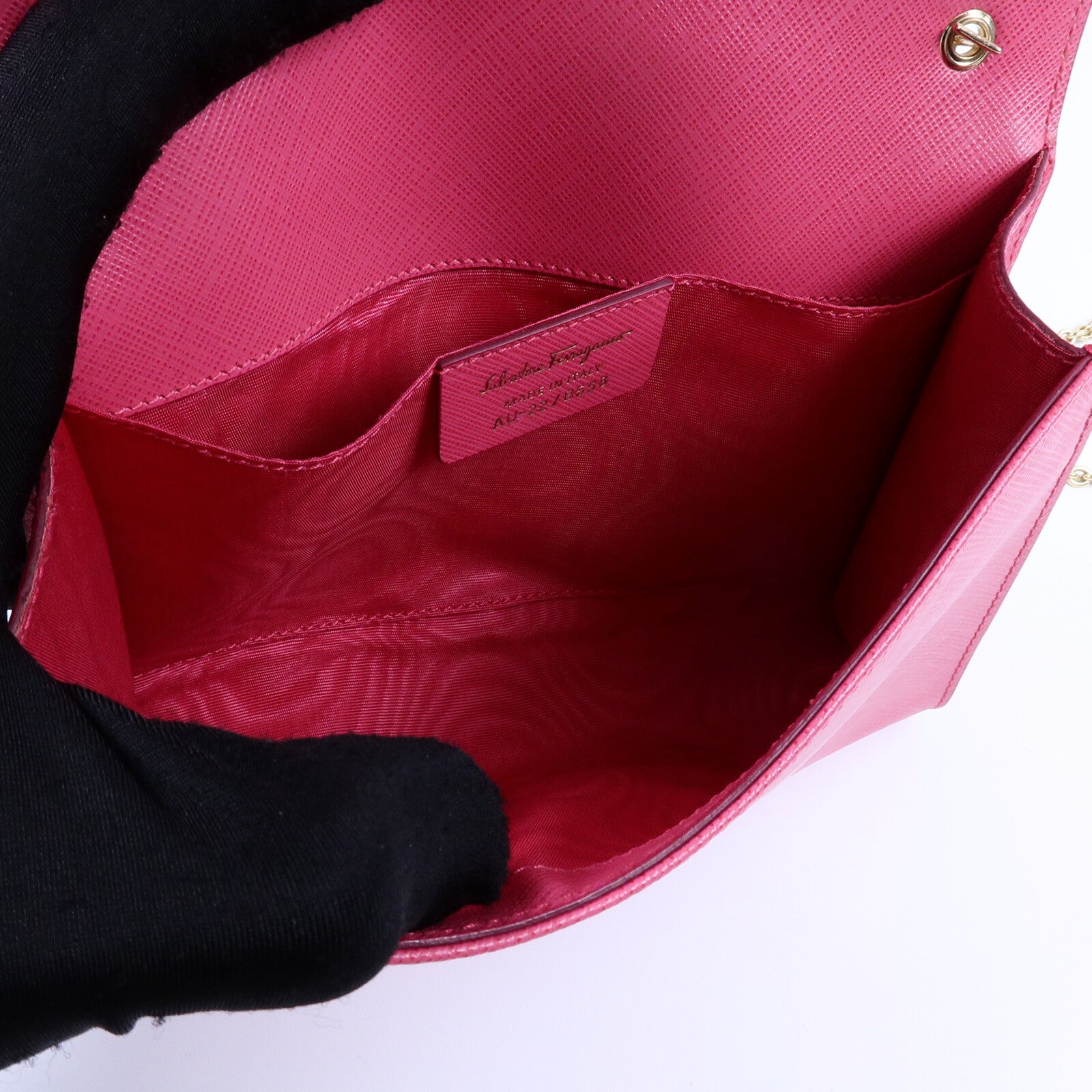 Salvatore Ferragamo 牛皮皮革Vara Ribbon鏈帶肩背袋
