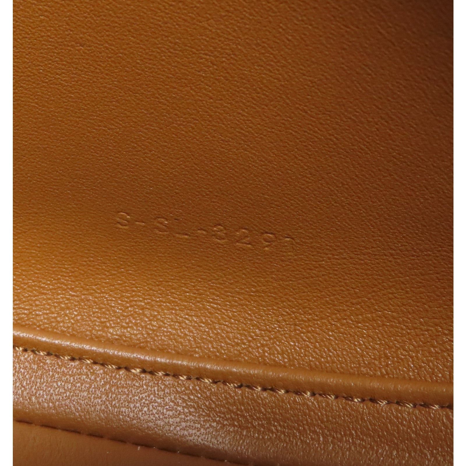 CELINE 牛皮皮革Besace 金扣肩背袋