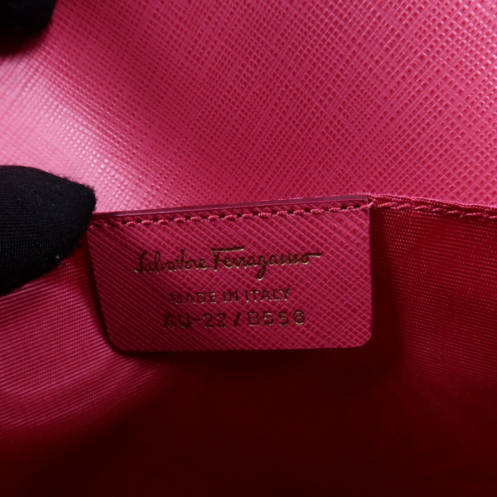 Salvatore Ferragamo 牛皮皮革Vara Ribbon鏈帶肩背袋
