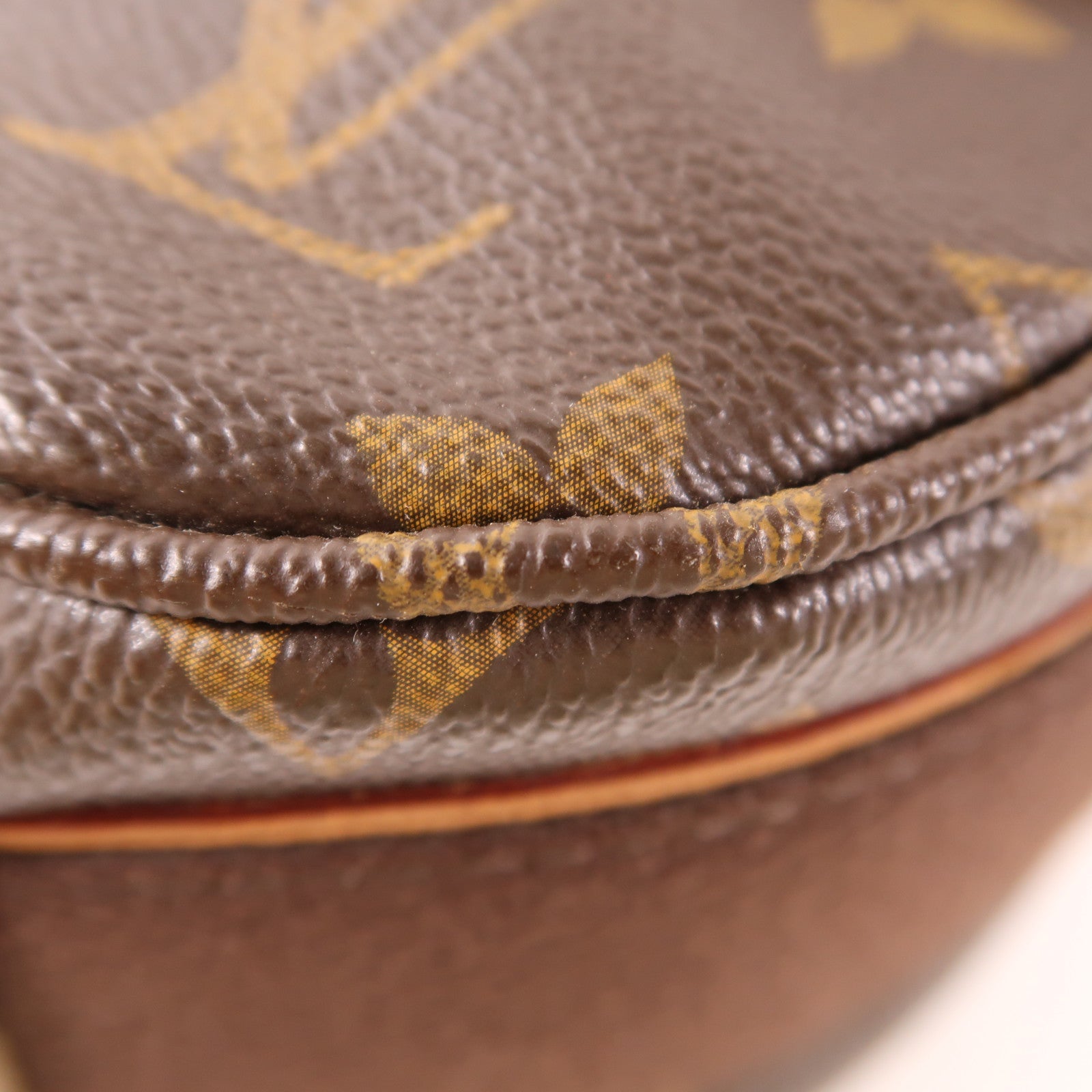 LOUIS VUITTON Monogram Beaubourg MM金扣斜挎包/肩背袋