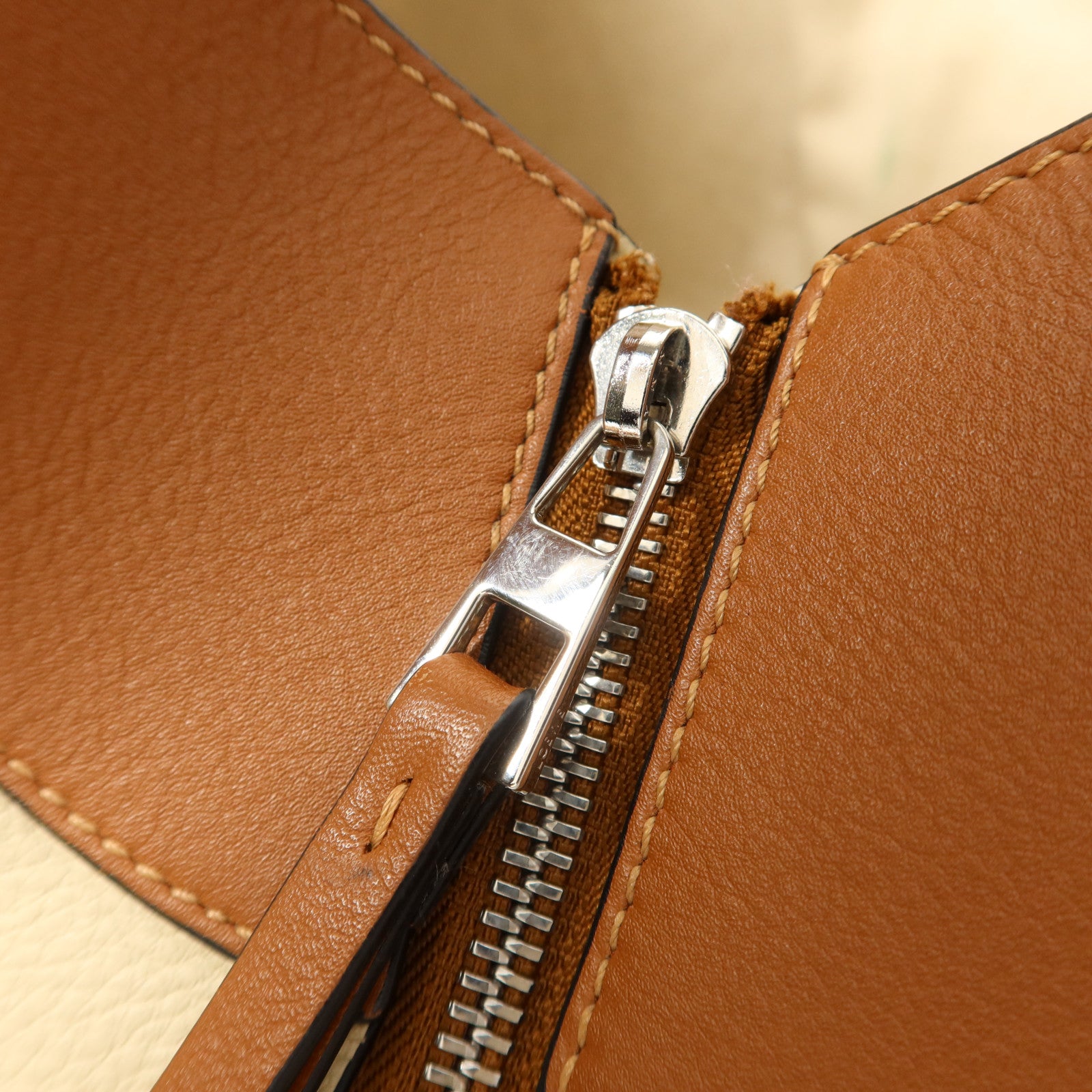 LOEWE 牛皮皮革Hammock Small Bag銀扣手挽肩背兩用袋