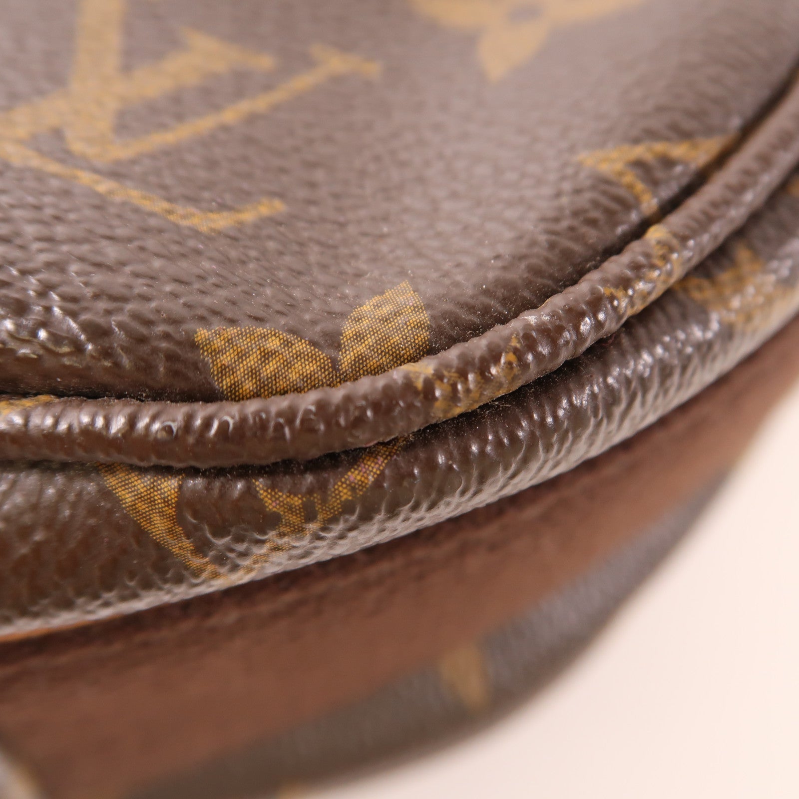 LOUIS VUITTON Monogram Beaubourg MM金扣斜挎包/肩背袋
