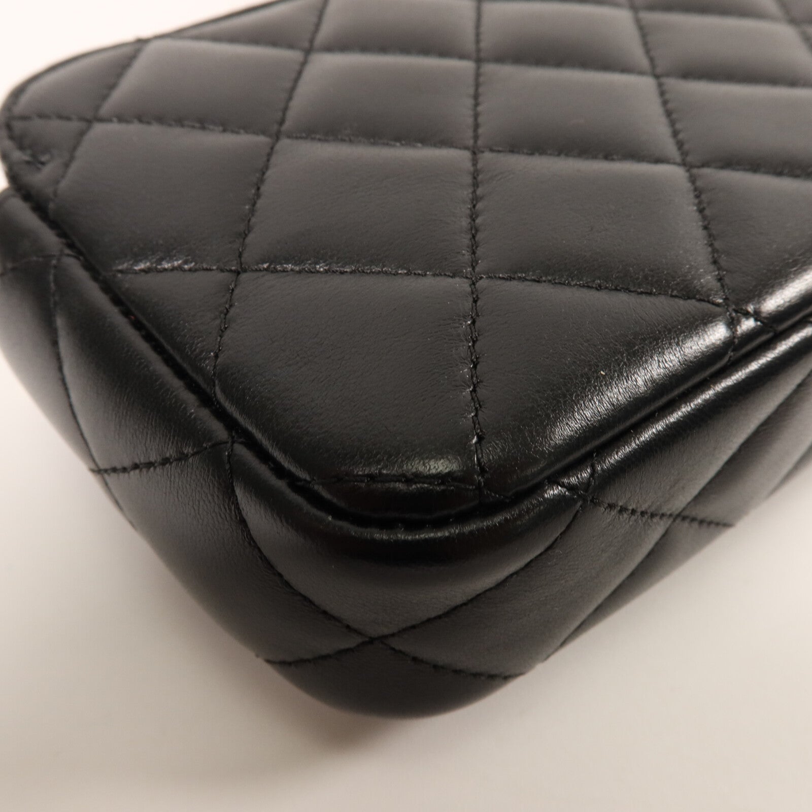 CHANEL 羊皮/麂皮皮革Phone Bag鏈帶肩背袋