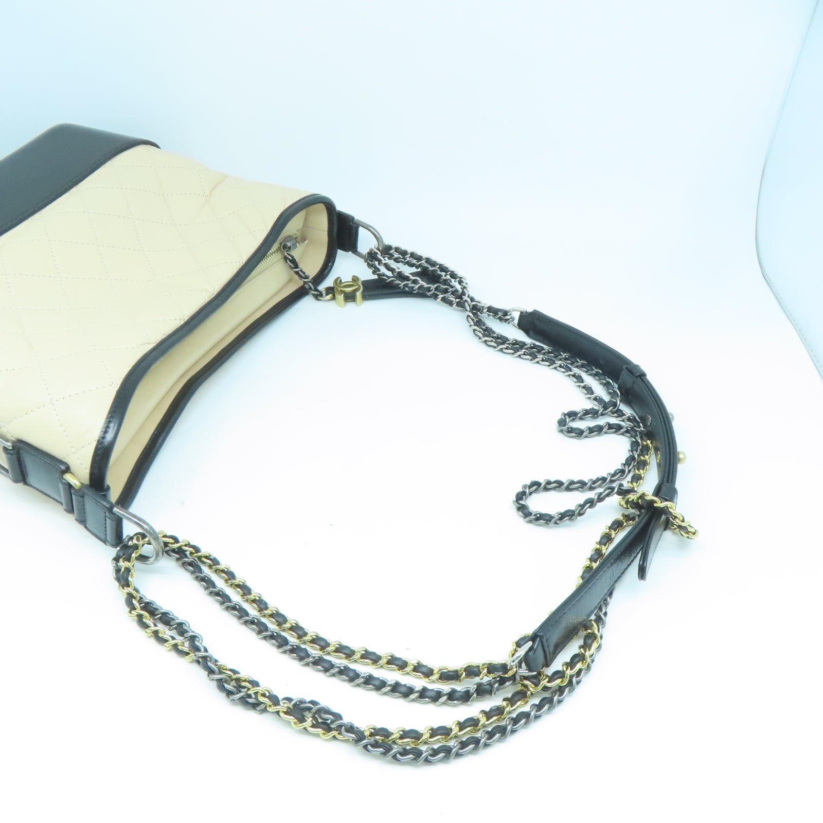 CHANEL 【清倉大減價】菱格牛皮皮革Gabrielle Chain Shoulder金扣/銀扣鏈帶肩背袋米色/黑色