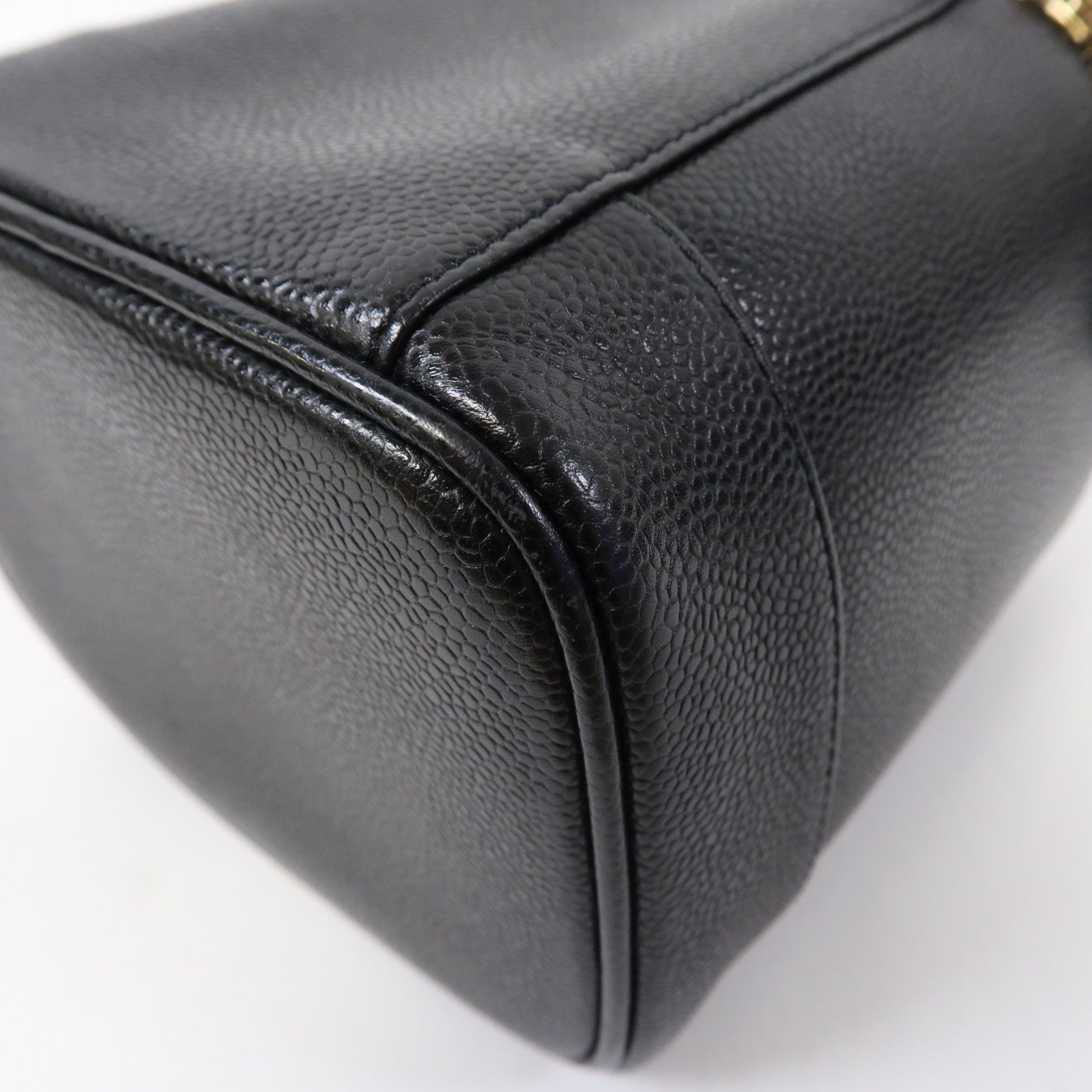 CHANEL Caviar皮革Vintage Vanity Case金扣手挽袋黑色