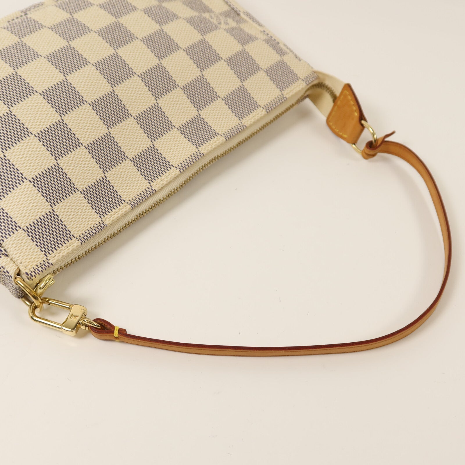 LOUIS VUITTON Damier Azur Pochette Accessories金扣手挽袋