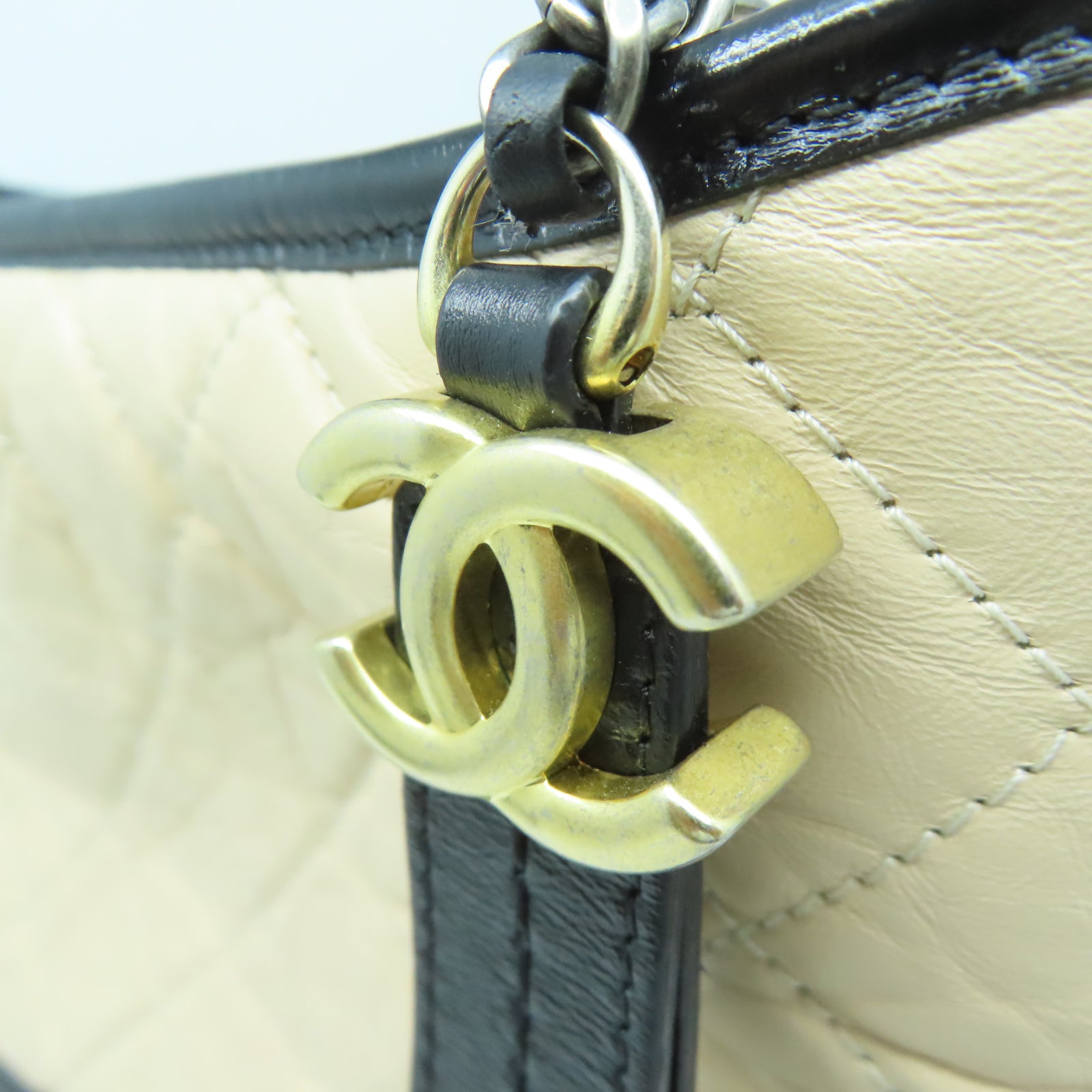 CHANEL 【清倉大減價】菱格牛皮皮革Gabrielle Chain Shoulder金扣/銀扣鏈帶肩背袋米色/黑色