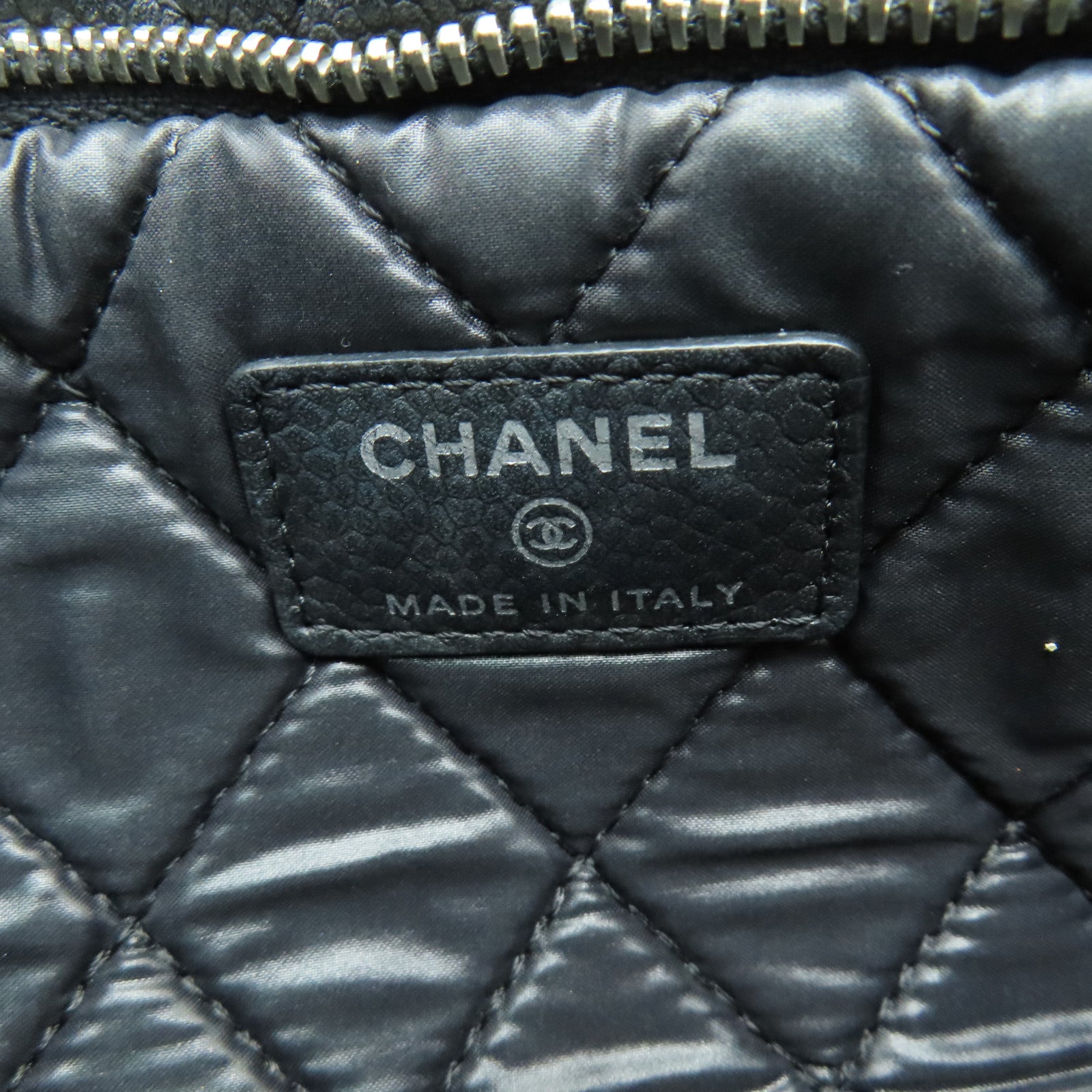 CHANEL 【激減優惠】菱格Caviar皮革Pouch銀扣手拿包黑色