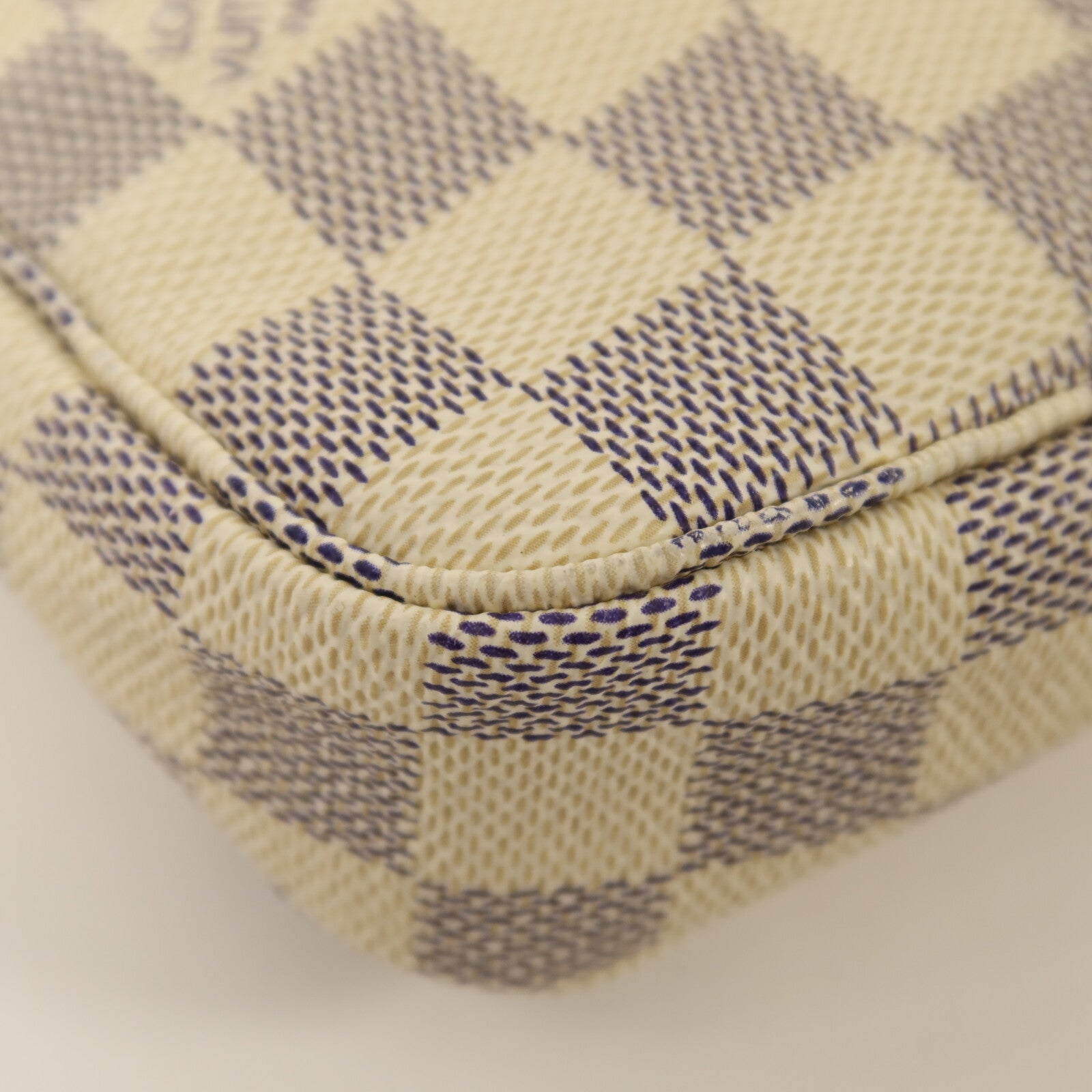 LOUIS VUITTON Damier Azur Pochette Accessories金扣手挽袋
