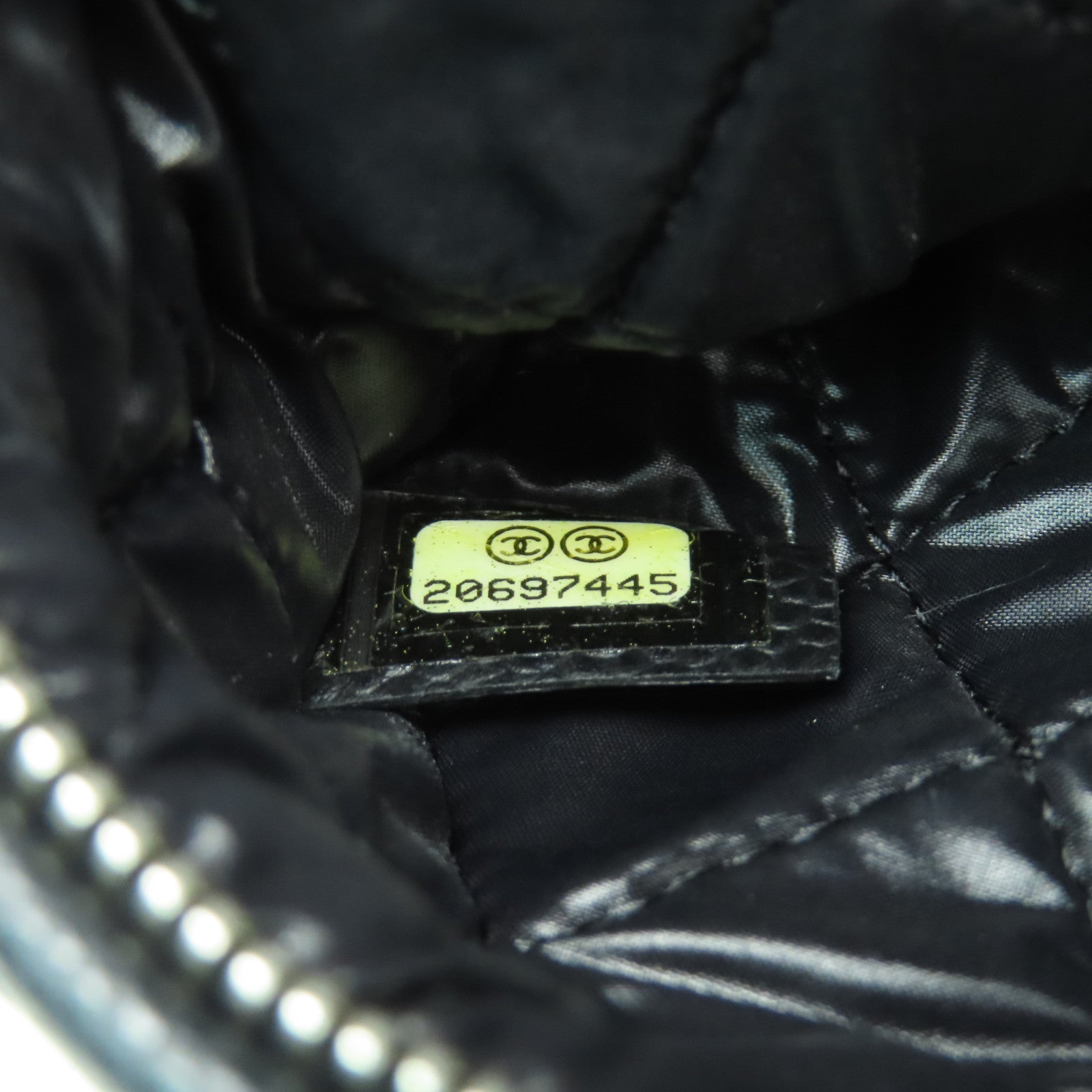 CHANEL 【激減優惠】菱格Caviar皮革Pouch銀扣手拿包黑色