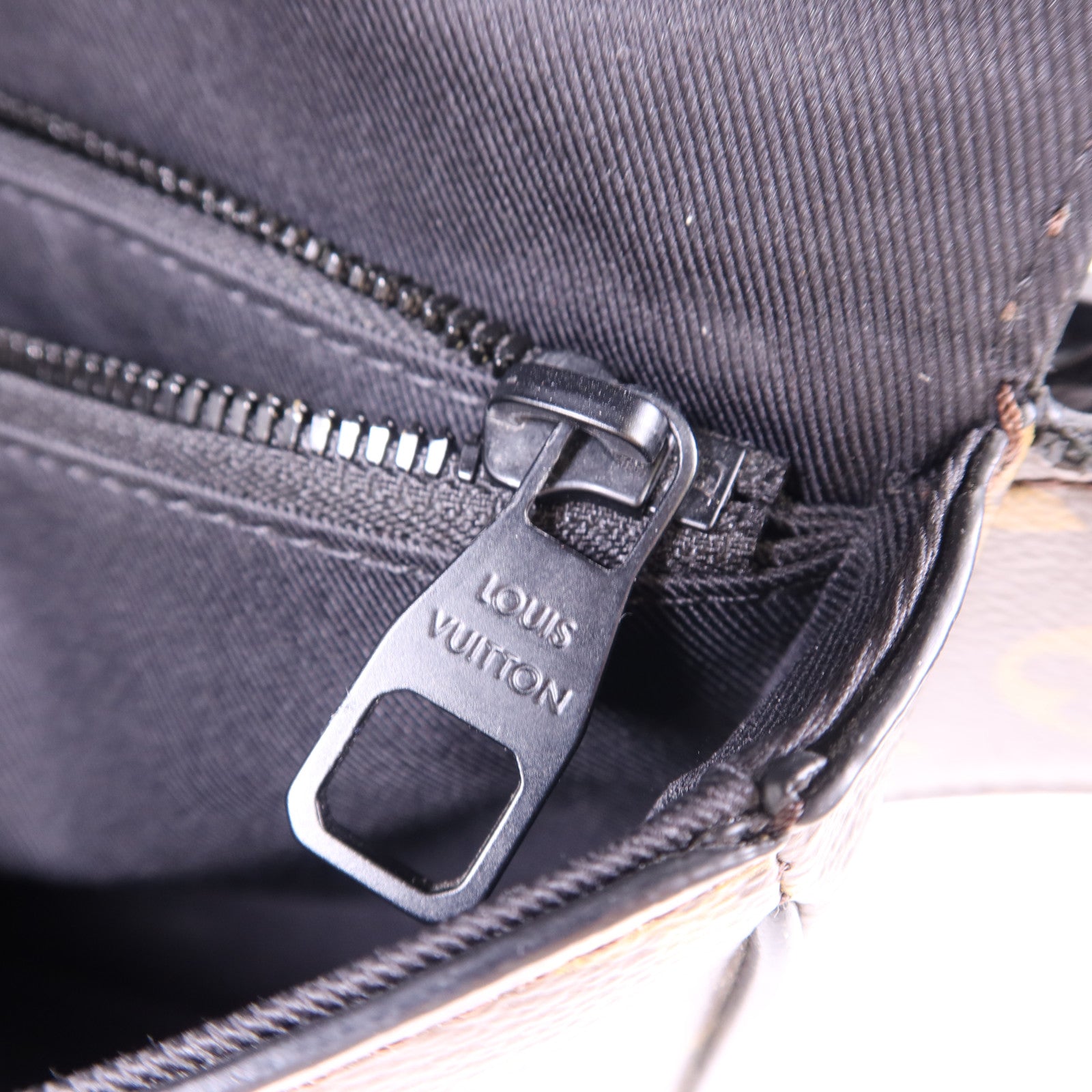 LOUIS VUITTON Monogram Macassar S Lock Sling Bag肩背袋