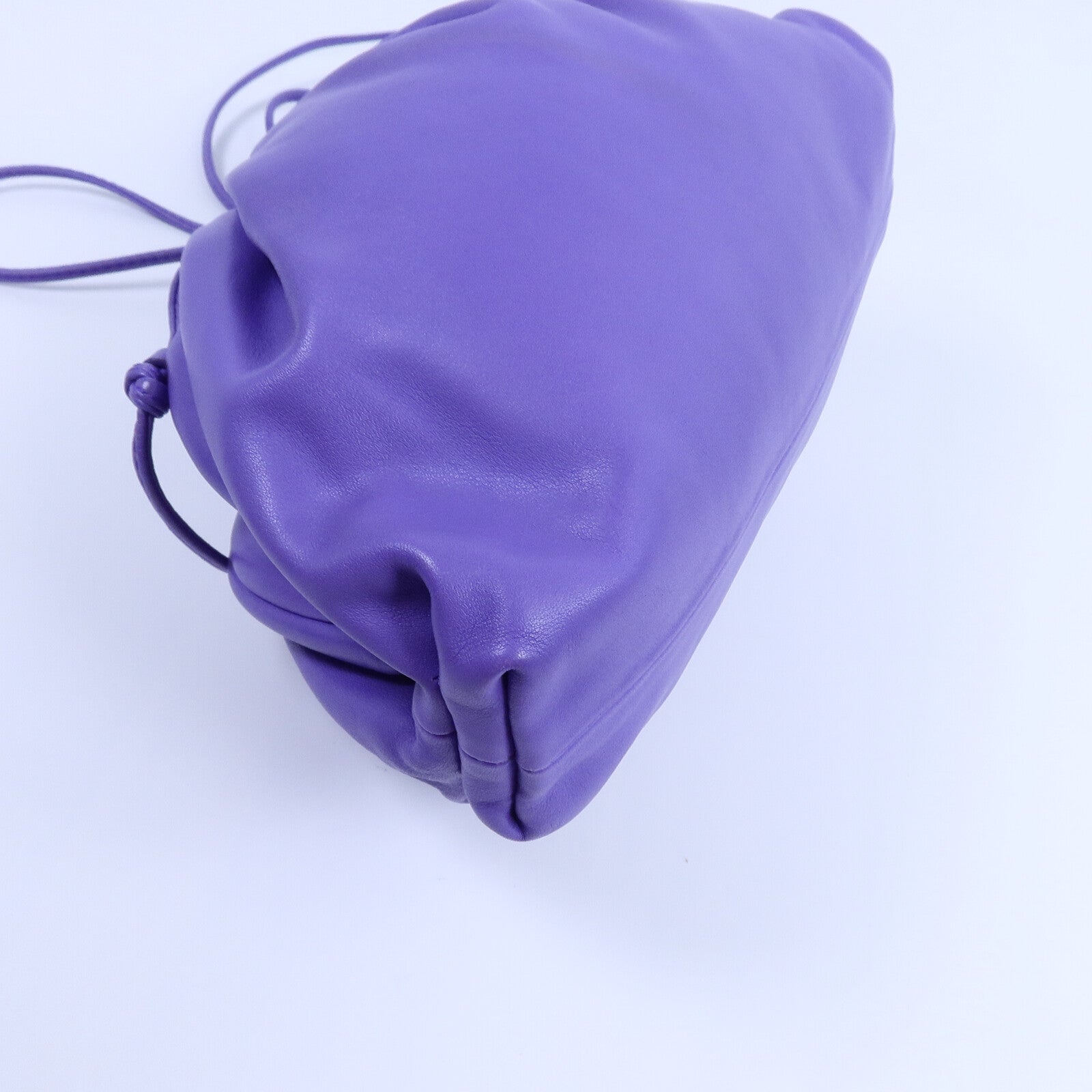 BOTTEGA VENETA 羊皮皮革The Mini Pouch肩背袋
