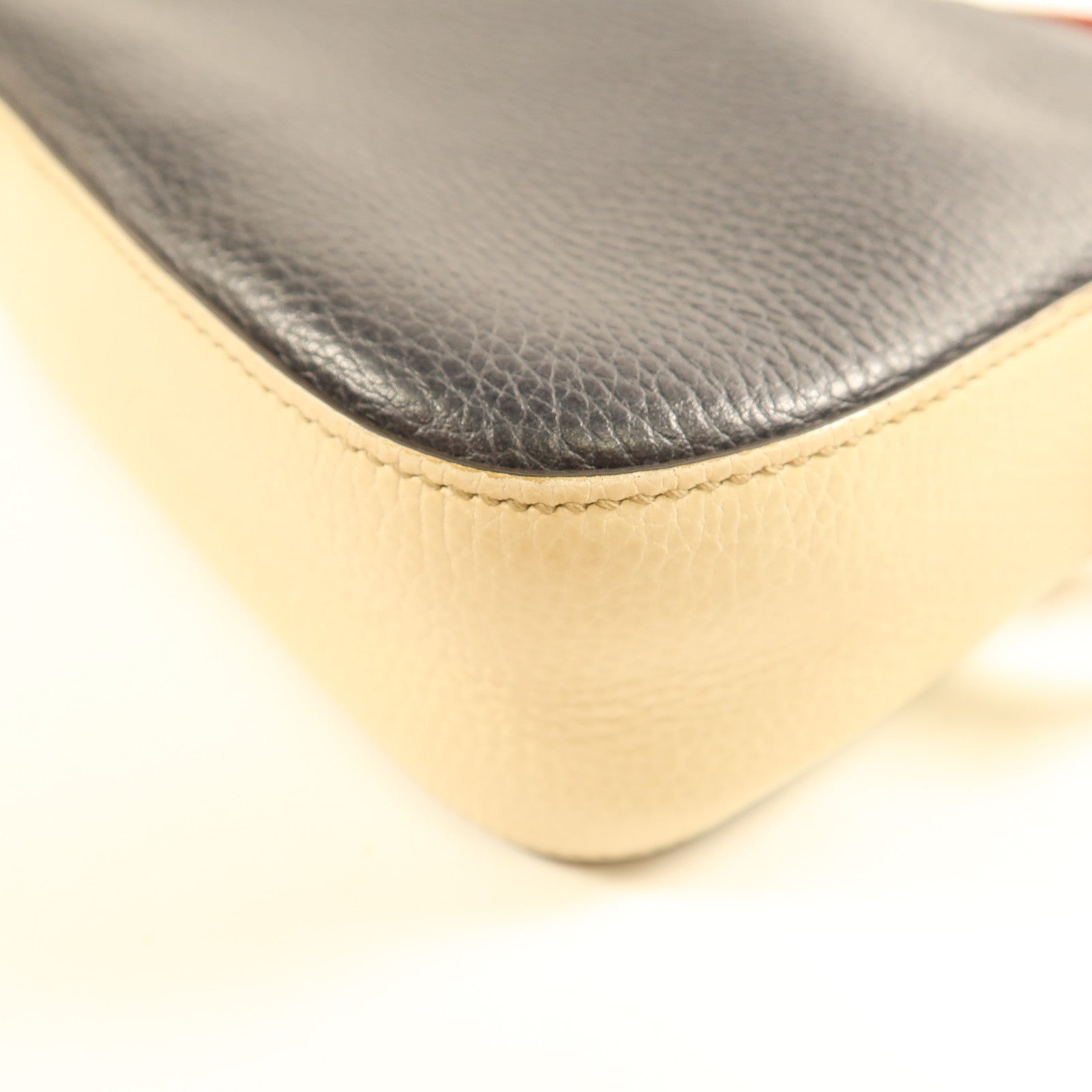 GUCCI 牛皮皮革Shoulder Bag金扣肩背袋