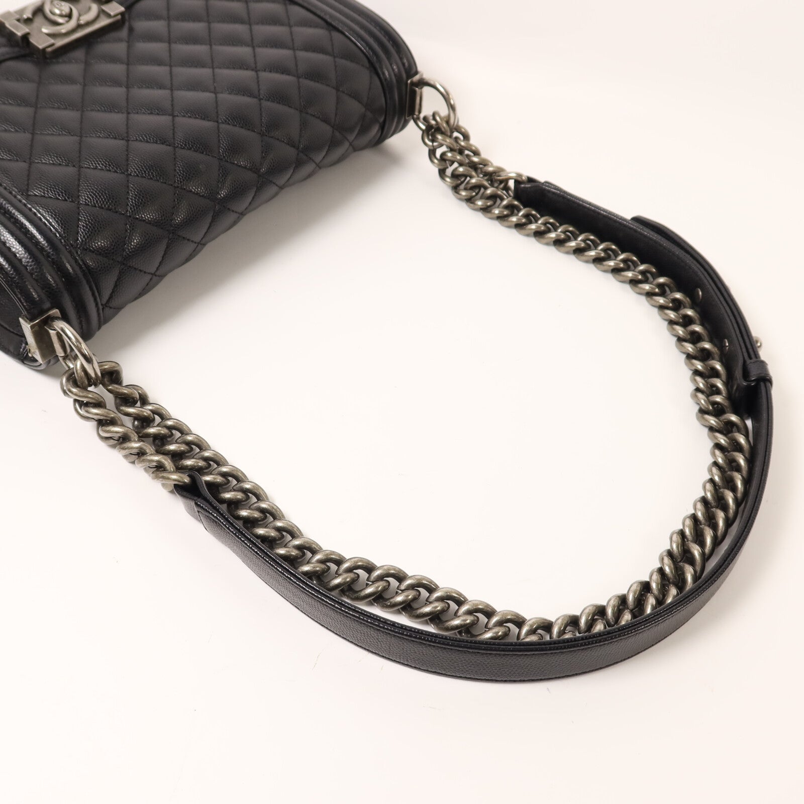 CHANEL 牛皮皮革Boy 25銀扣鏈帶肩背袋