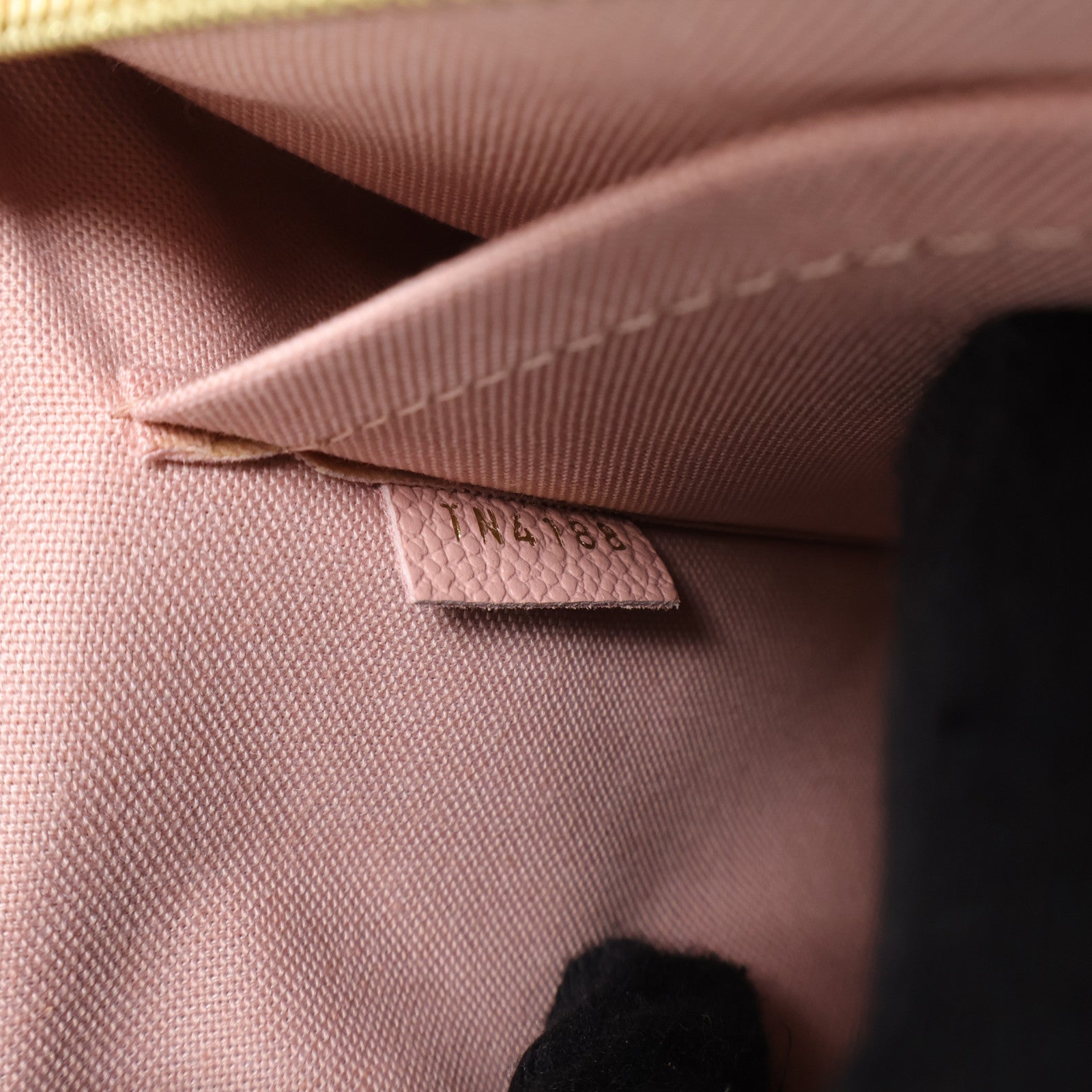 LOUIS VUITTON Monogram Empreinte Daily Pouch金扣手拿包