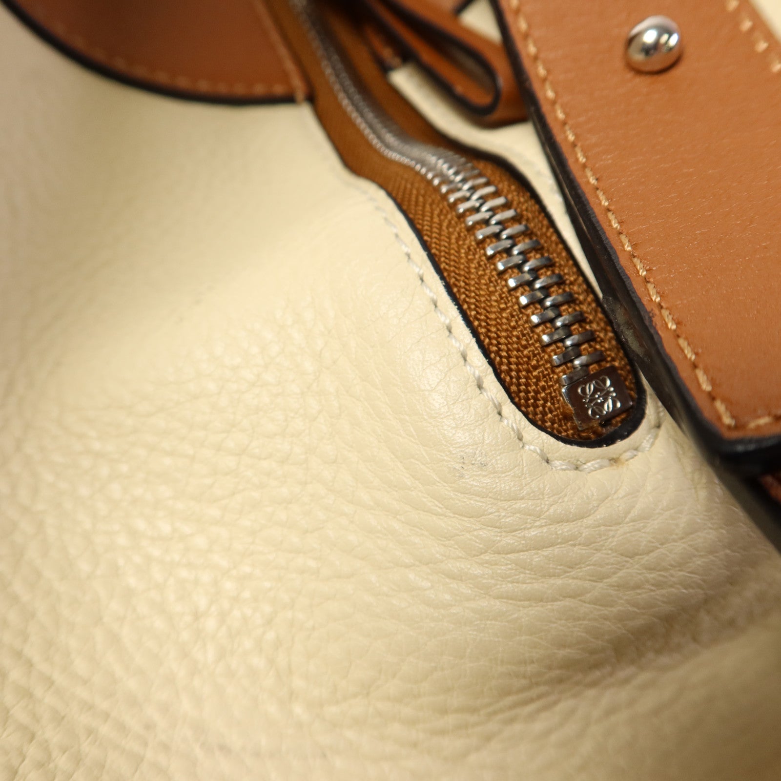 LOEWE 牛皮皮革Hammock Small Bag銀扣手挽肩背兩用袋