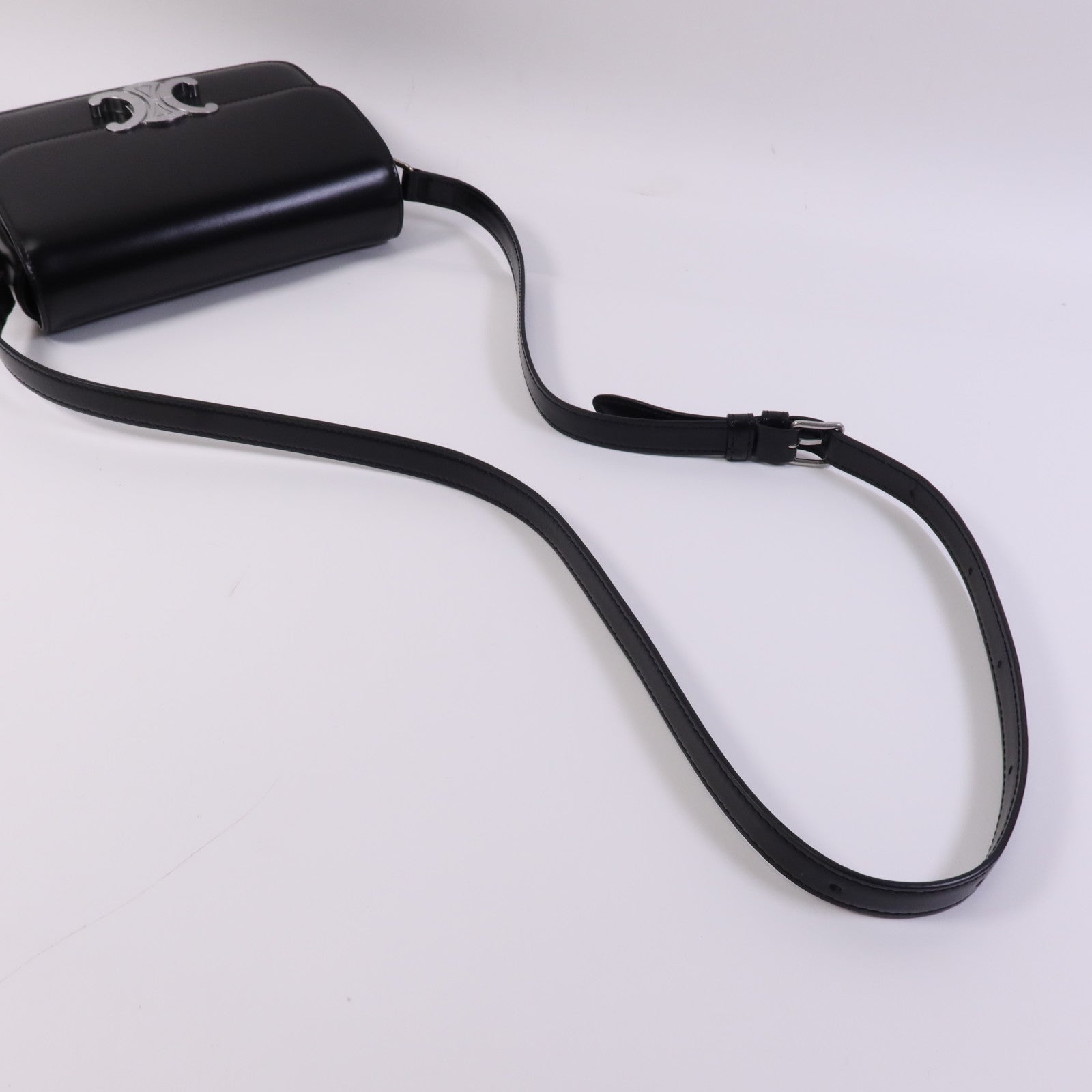 CELINE 牛皮皮革Teen Troimphe銀扣肩背袋