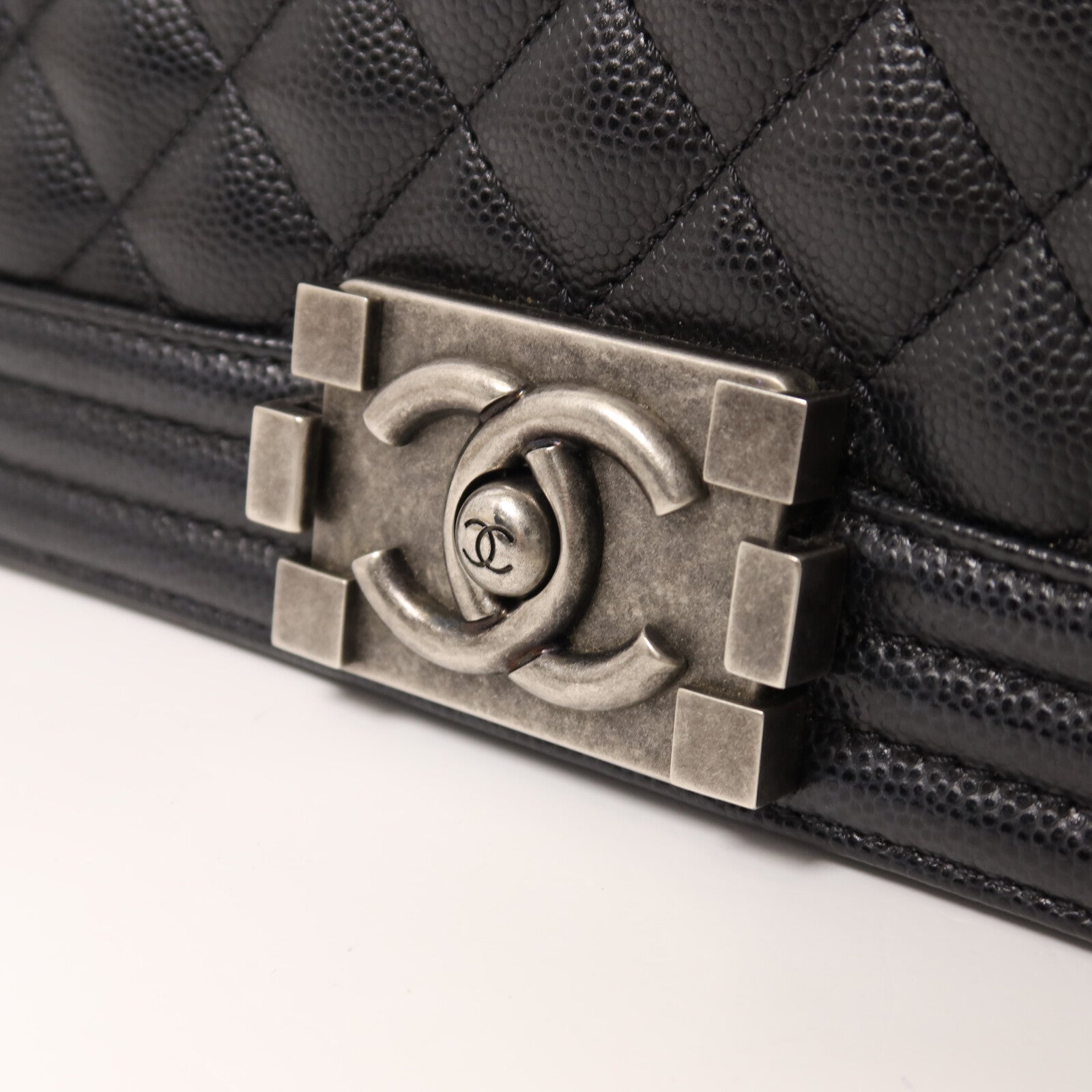 CHANEL 牛皮皮革Boy 25銀扣鏈帶肩背袋