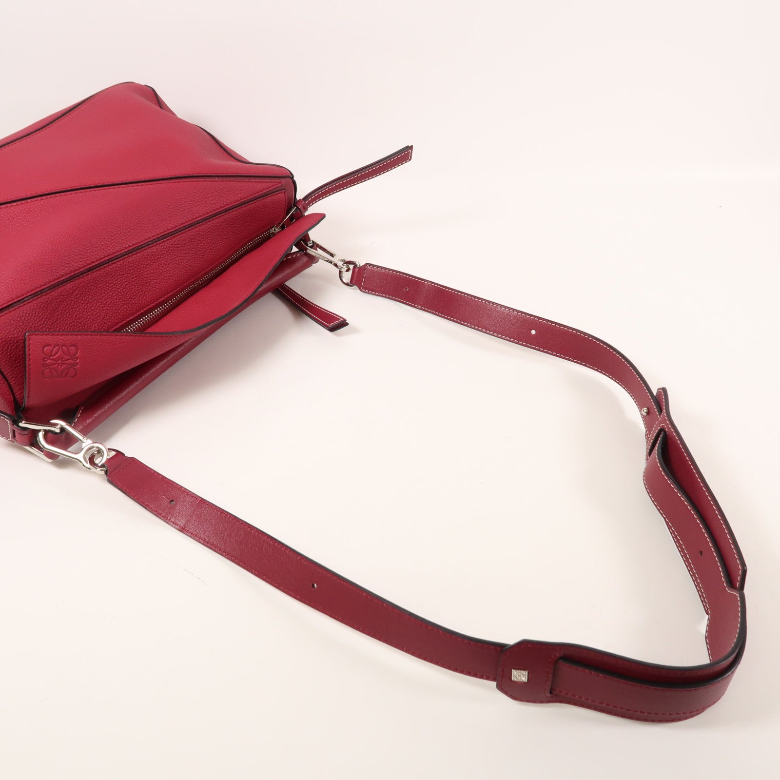 LOEWE 牛皮皮革Puzzle Large銀扣手挽肩背兩用袋