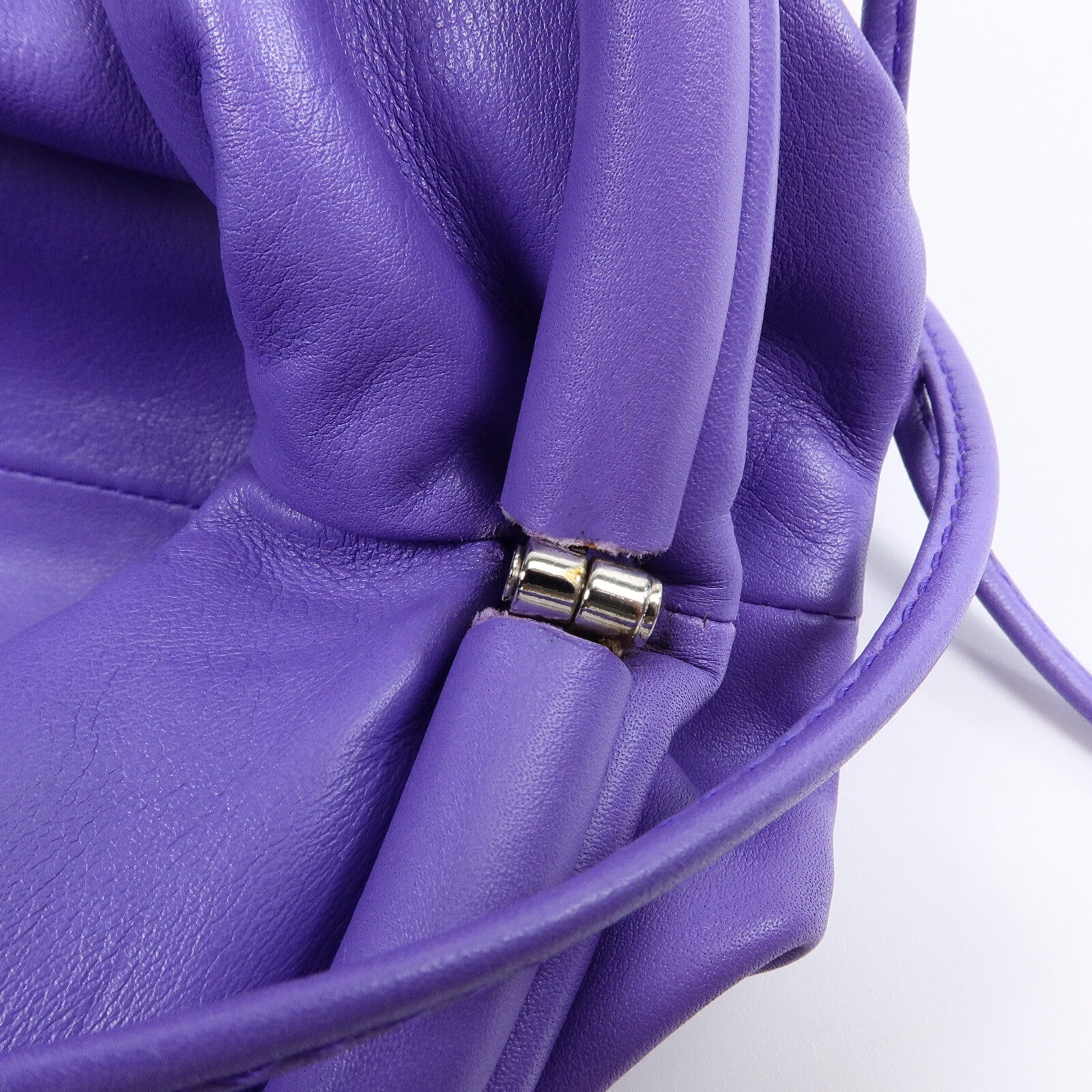 BOTTEGA VENETA 羊皮皮革The Mini Pouch肩背袋