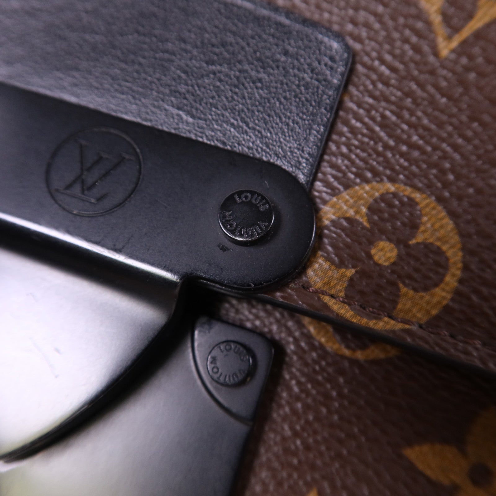 LOUIS VUITTON Monogram Macassar S Lock Sling Bag肩背袋