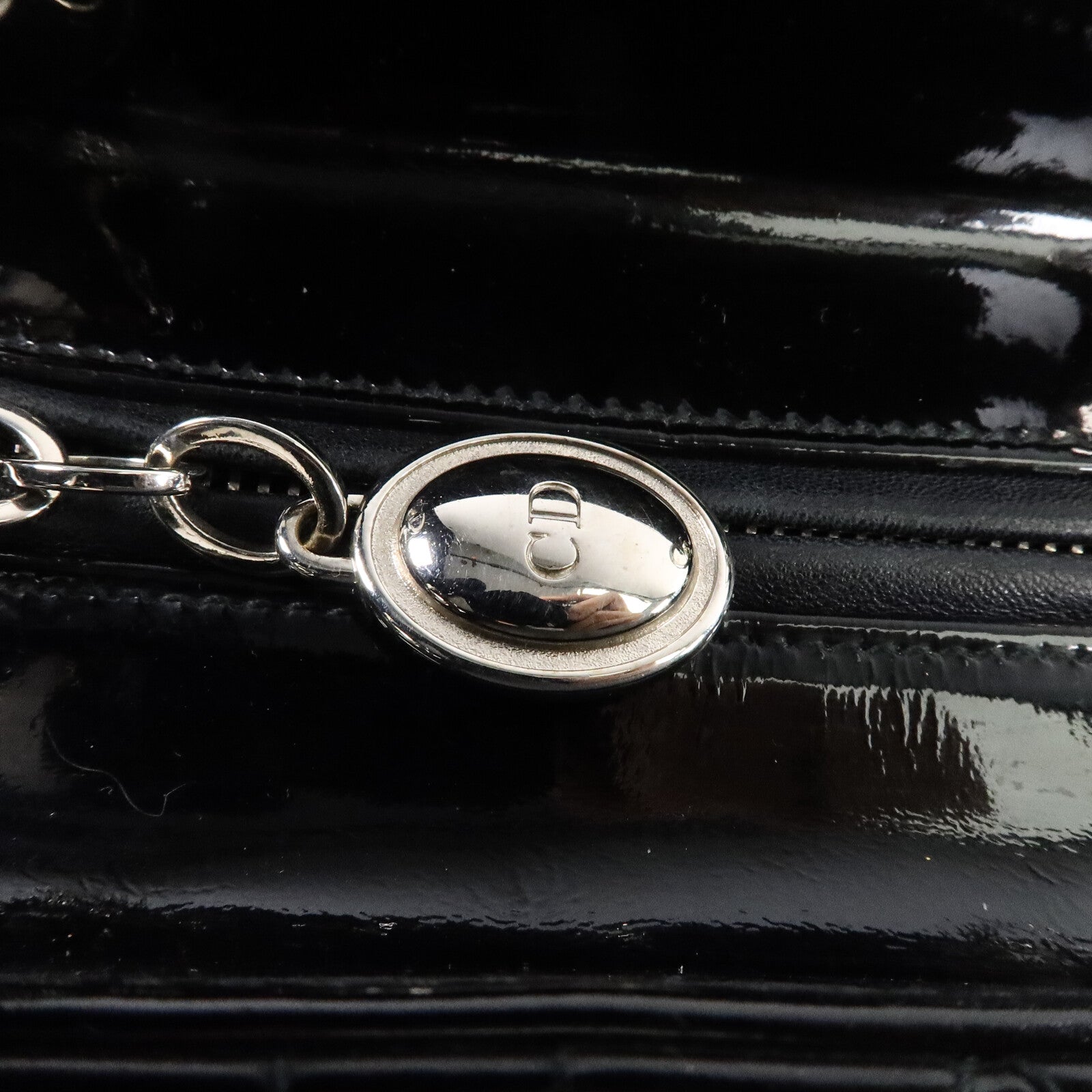 Dior 漆皮皮革Lady Dior Medium金扣手挽肩背兩用袋