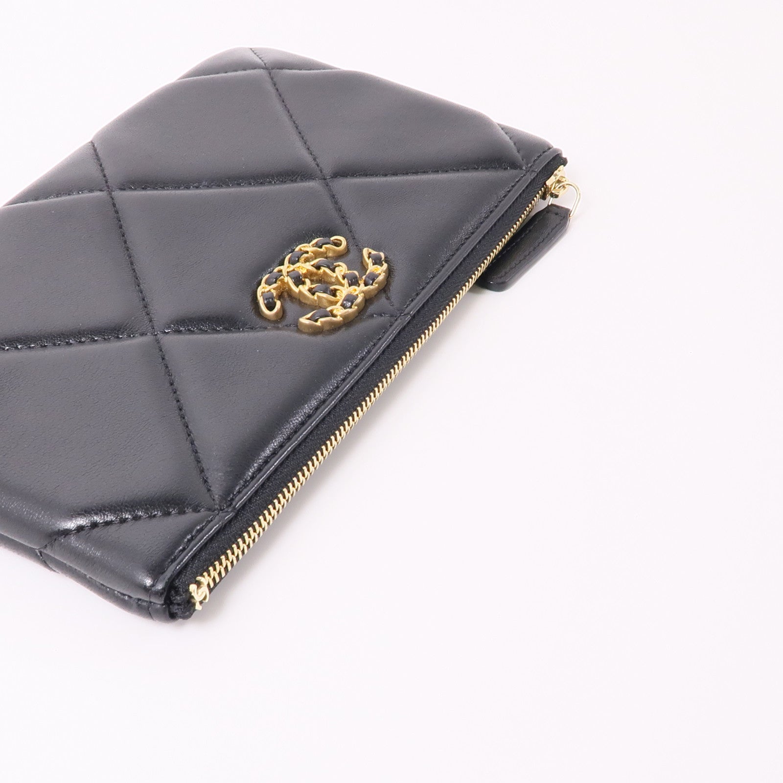 CHANEL 皮革Chanel 19 Pouch金扣手拿包黑色
